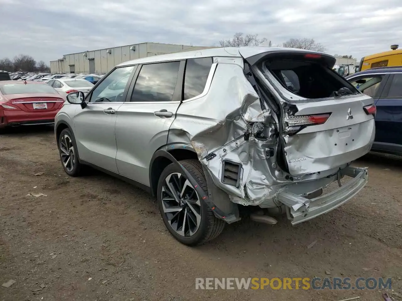 2 fotografías del automóvil dañado JA4J4UA88NZ048783 MITSUBISHI OUTLANDER 2022