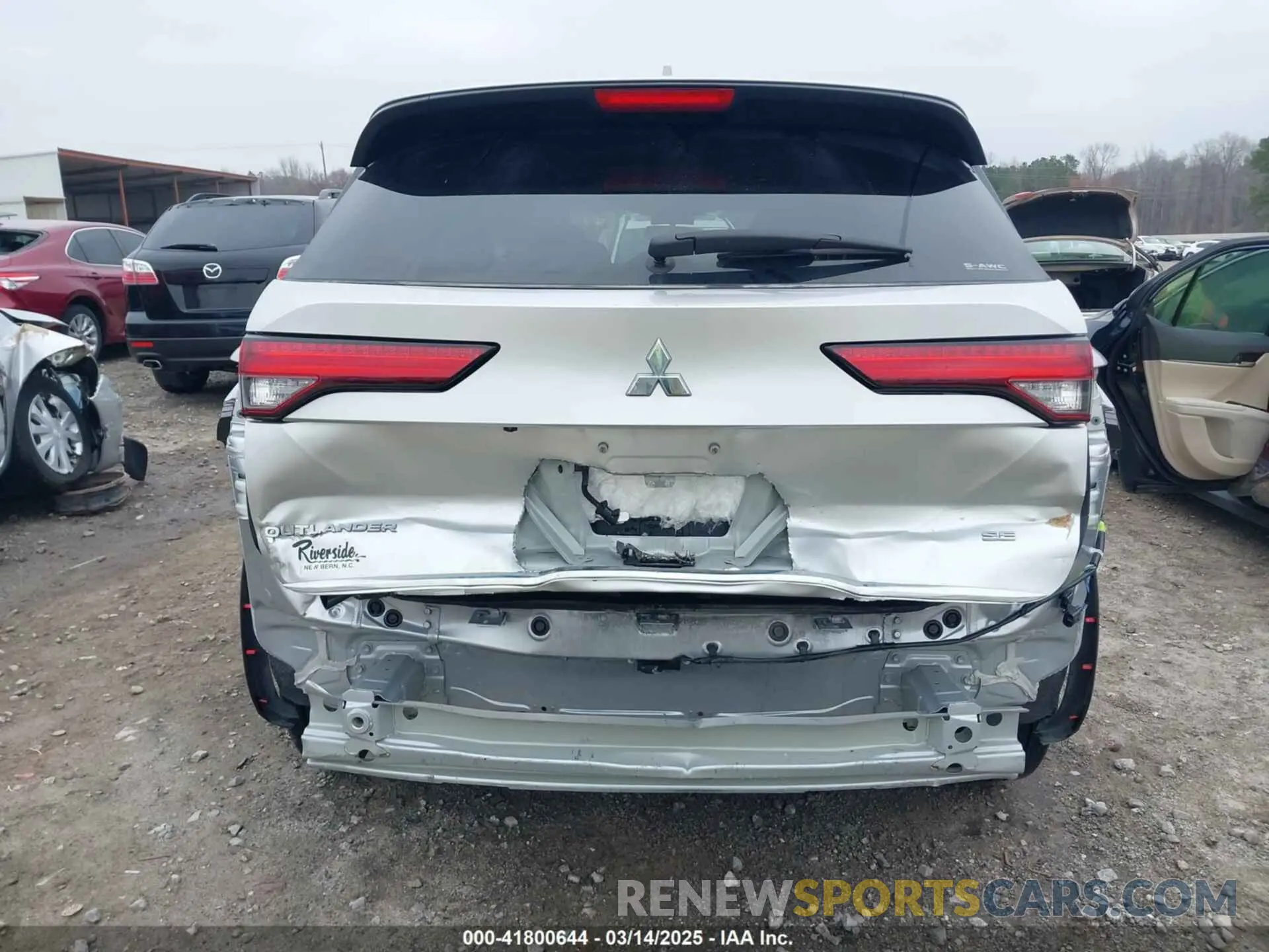 17 fotografías del automóvil dañado JA4J4UA89NZ068444 MITSUBISHI OUTLANDER 2022