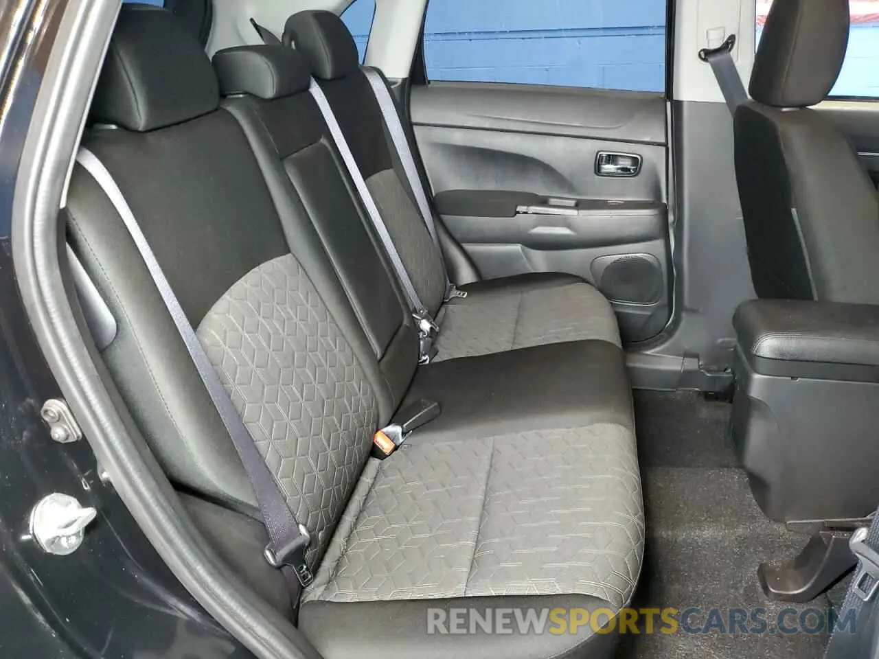 11 fotografías del automóvil dañado JA4ARUAU1PU006017 MITSUBISHI OUTLANDER 2023