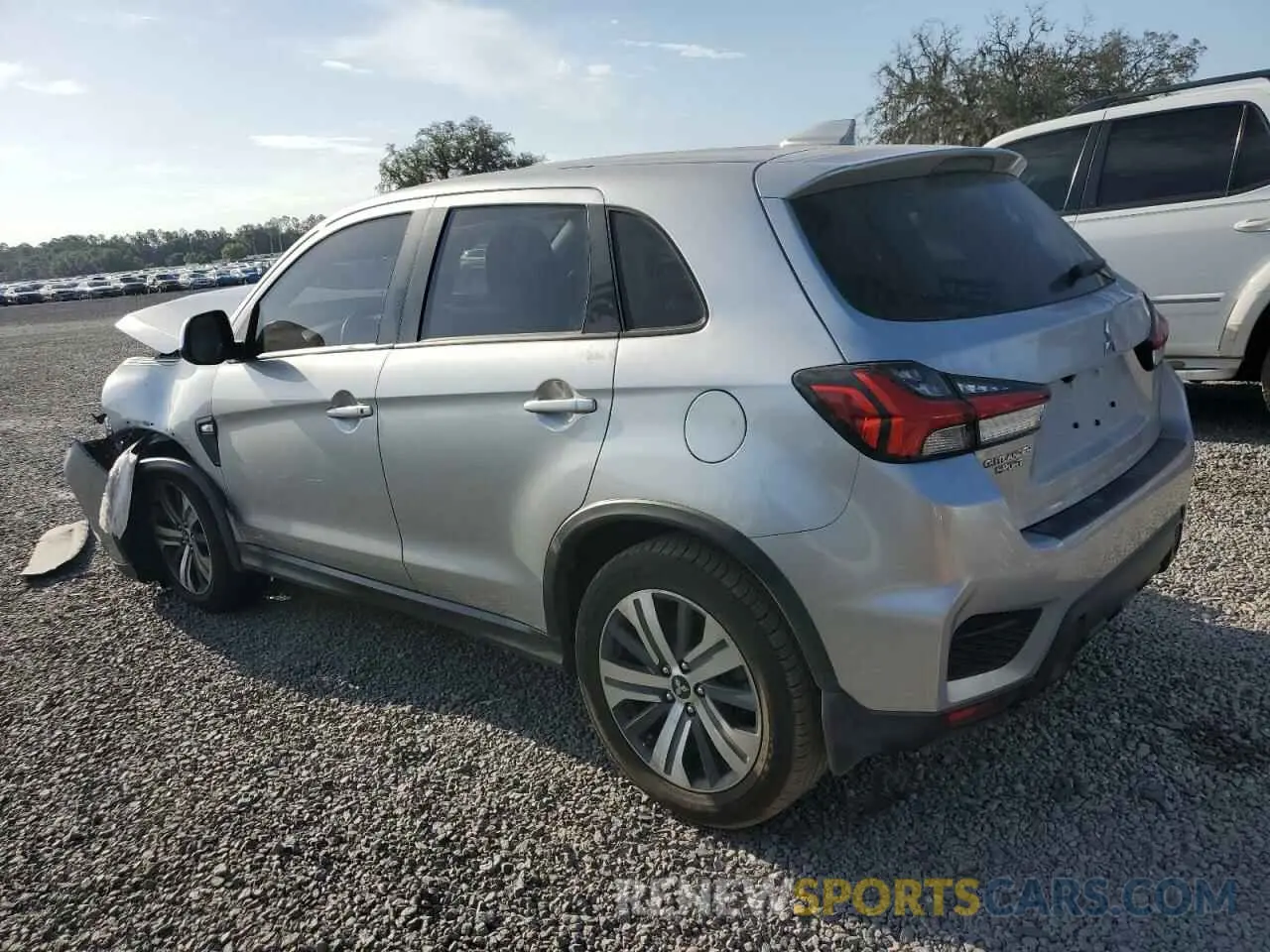 2 fotografías del automóvil dañado JA4ARUAU2PU007788 MITSUBISHI OUTLANDER 2023