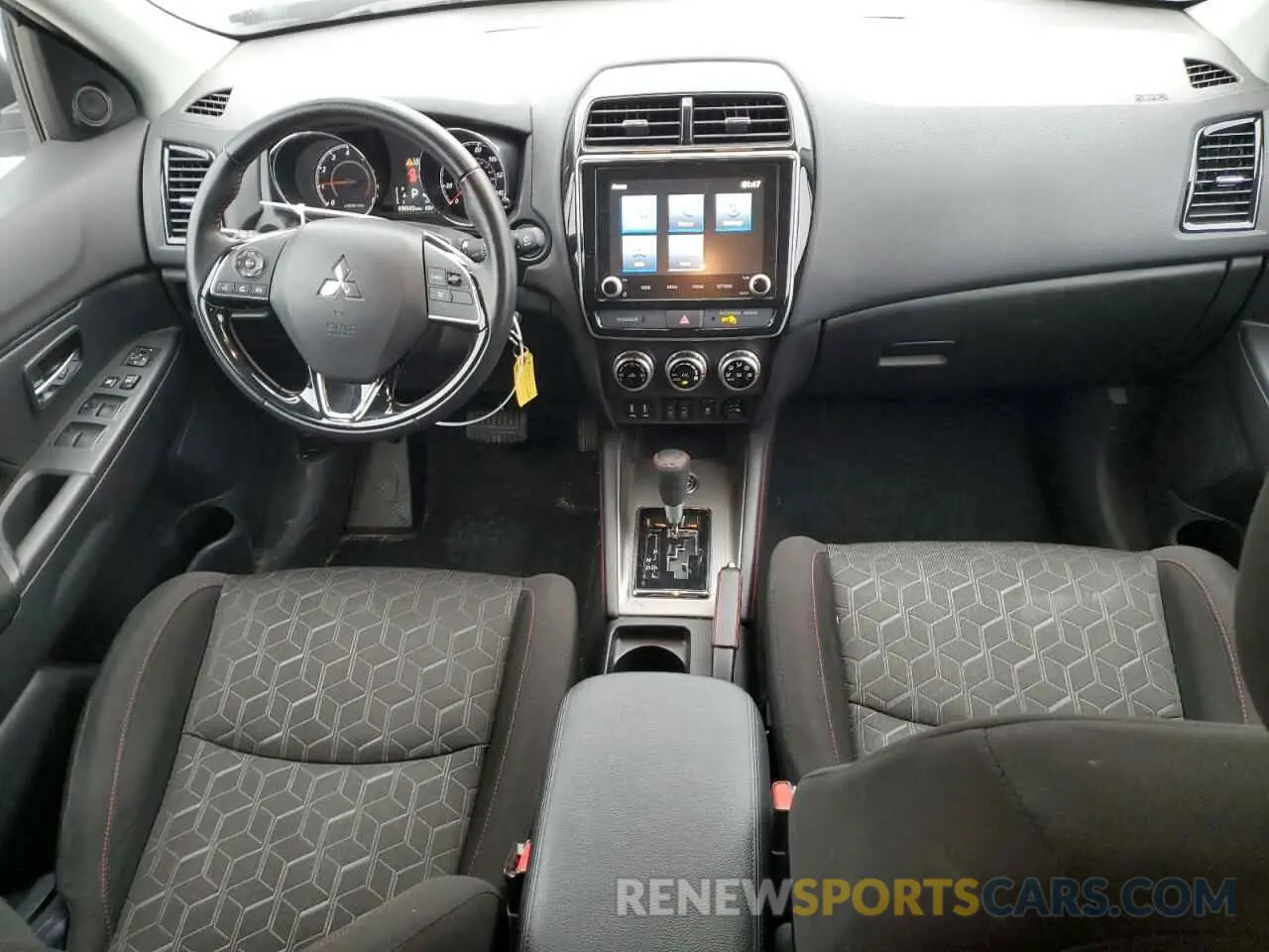8 fotografías del automóvil dañado JA4ARUAU4PU003953 MITSUBISHI OUTLANDER 2023