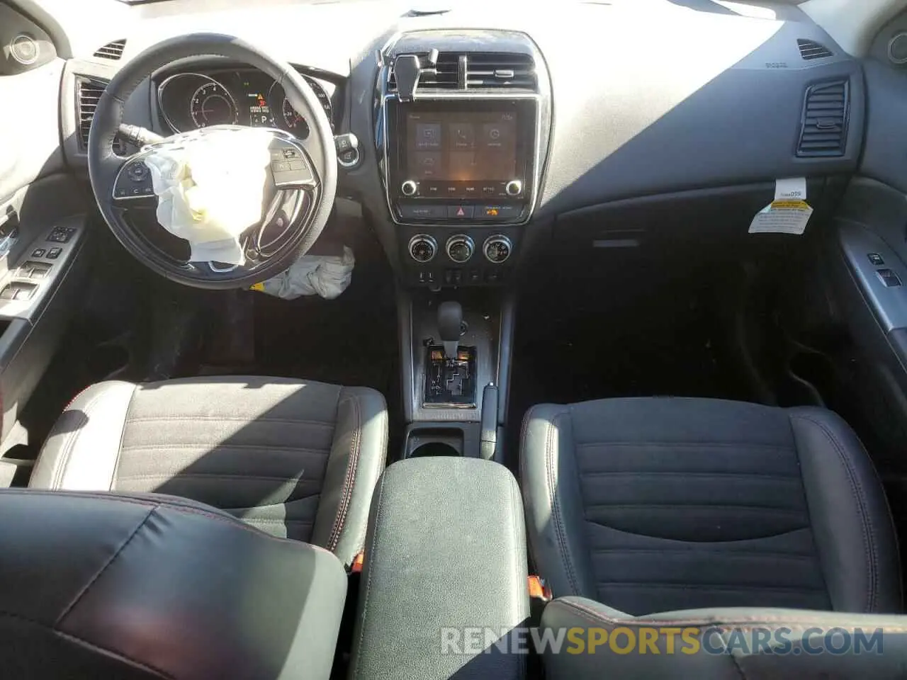 8 fotografías del automóvil dañado JA4ARUAU6PU002397 MITSUBISHI OUTLANDER 2023