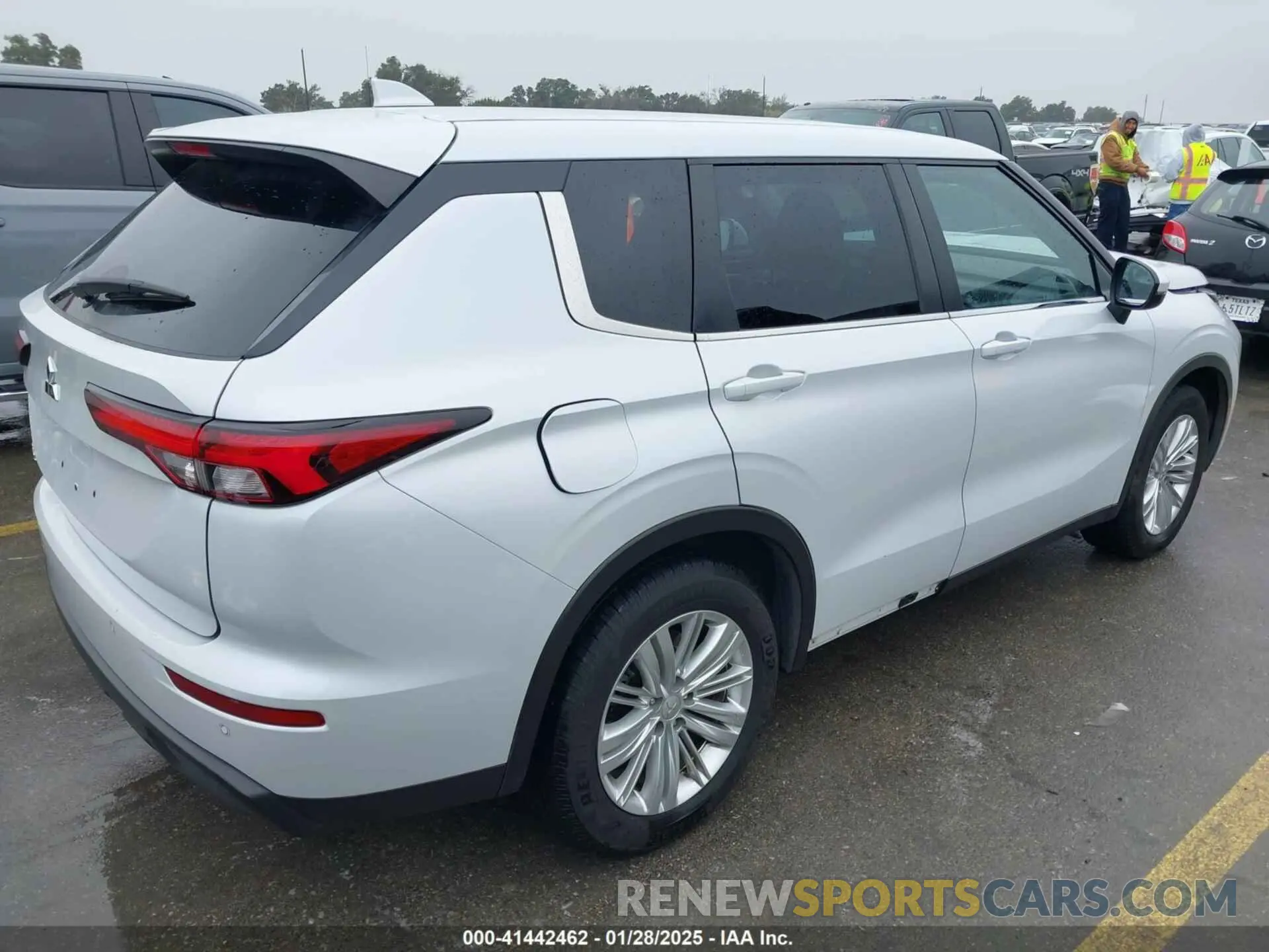 4 fotografías del automóvil dañado JA4J3TA86PZ027866 MITSUBISHI OUTLANDER 2023
