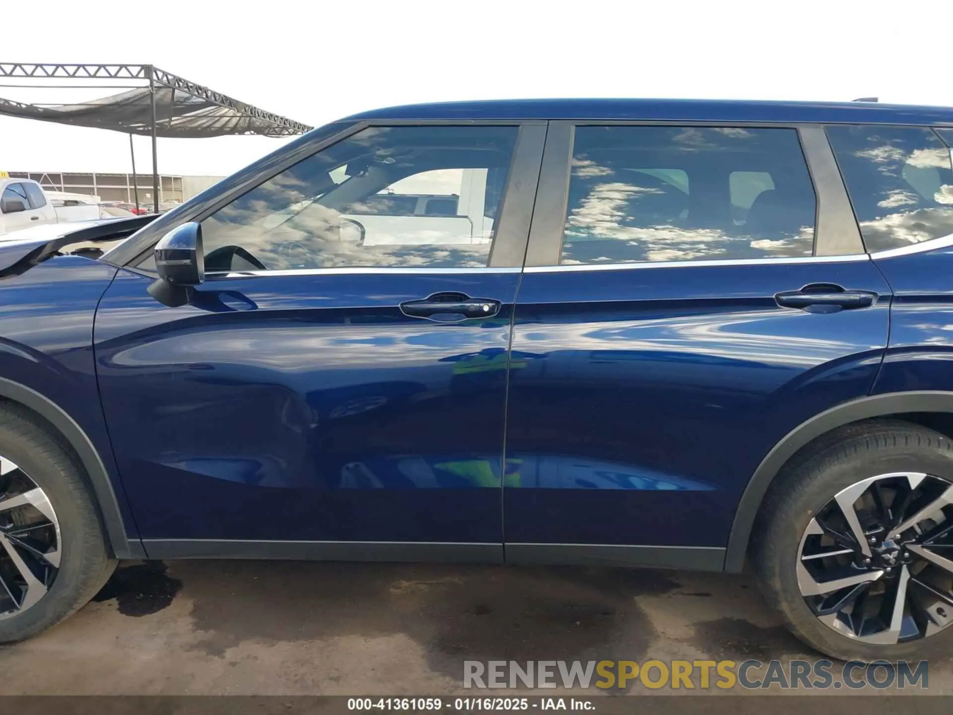 14 fotografías del automóvil dañado JA4J3UA80PZ007487 MITSUBISHI OUTLANDER 2023