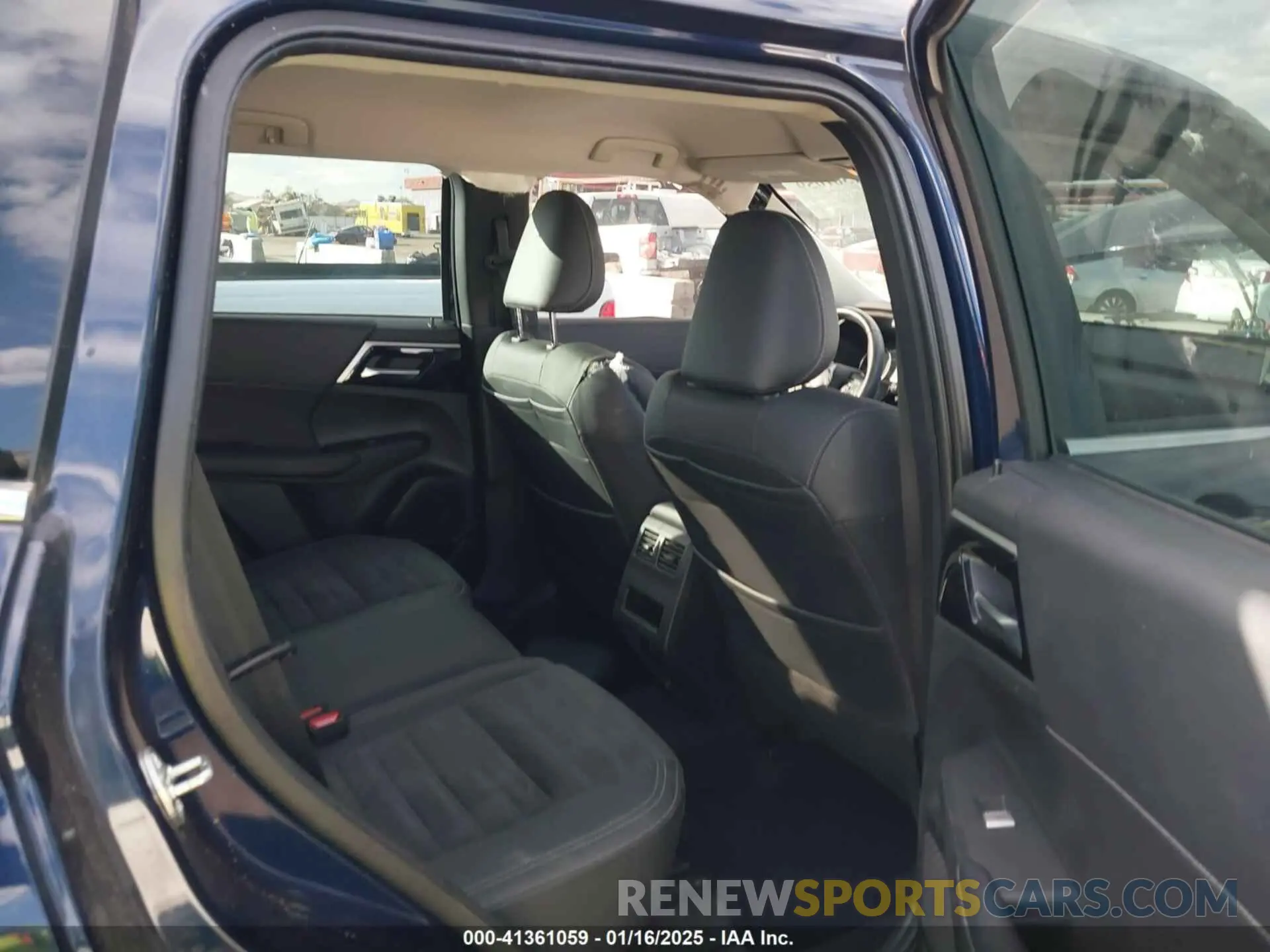 8 fotografías del automóvil dañado JA4J3UA80PZ007487 MITSUBISHI OUTLANDER 2023