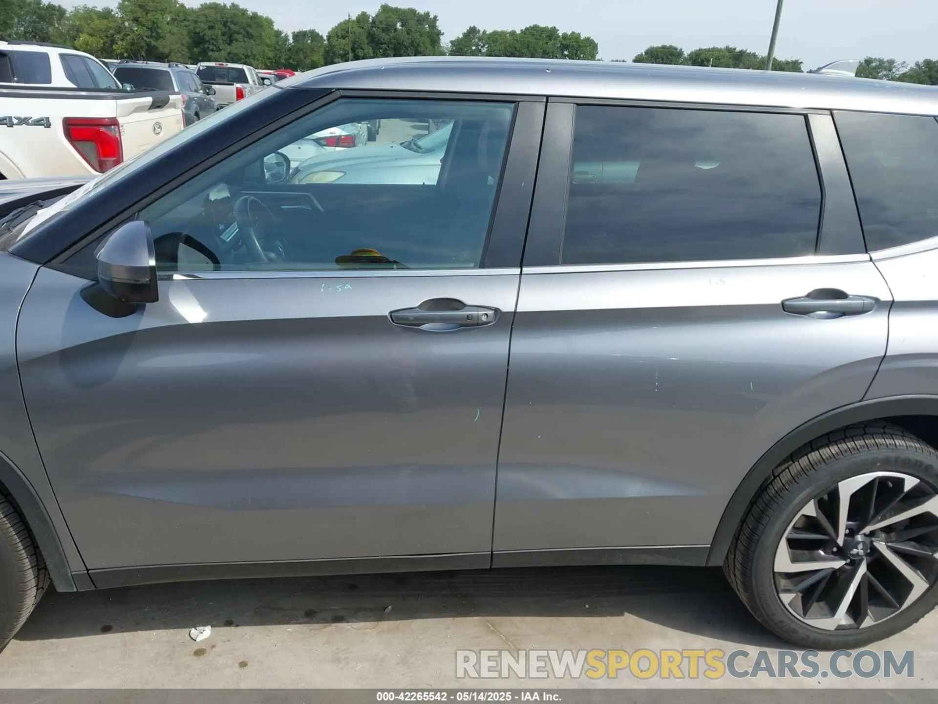 14 fotografías del automóvil dañado JA4J3UA81PZ051319 MITSUBISHI OUTLANDER 2023
