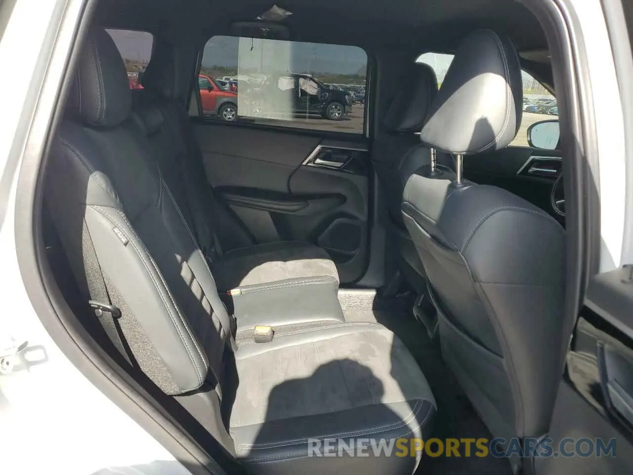 11 fotografías del automóvil dañado JA4J3UA83PZ019018 MITSUBISHI OUTLANDER 2023