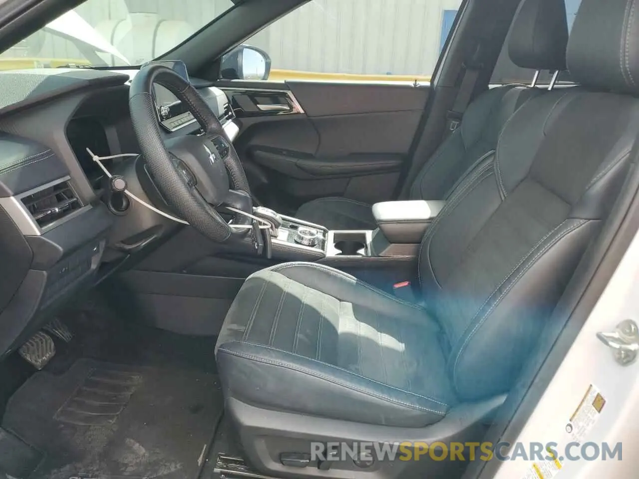 7 fotografías del automóvil dañado JA4J3UA83PZ019018 MITSUBISHI OUTLANDER 2023