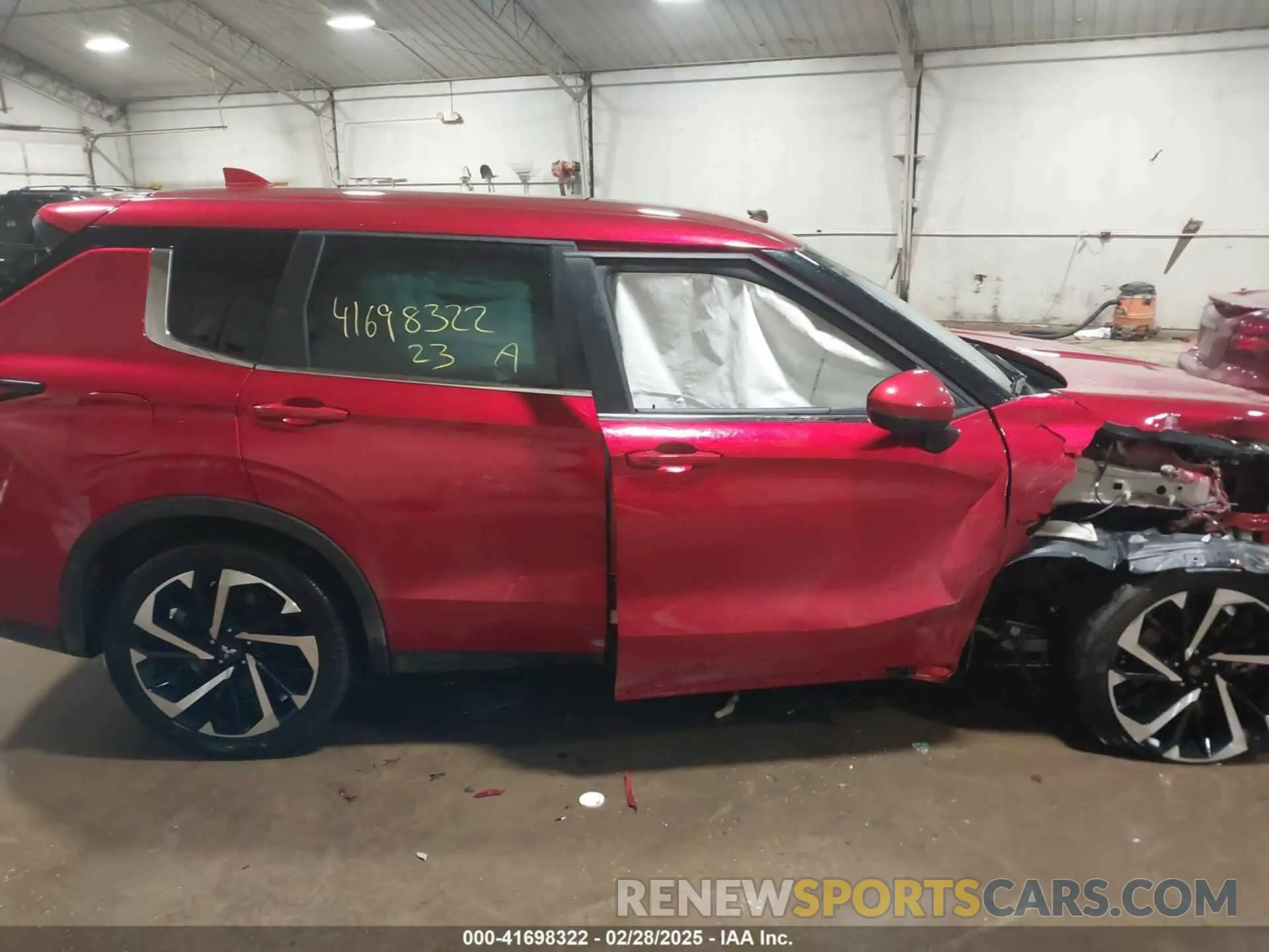 13 fotografías del automóvil dañado JA4J3UA84PZ031579 MITSUBISHI OUTLANDER 2023