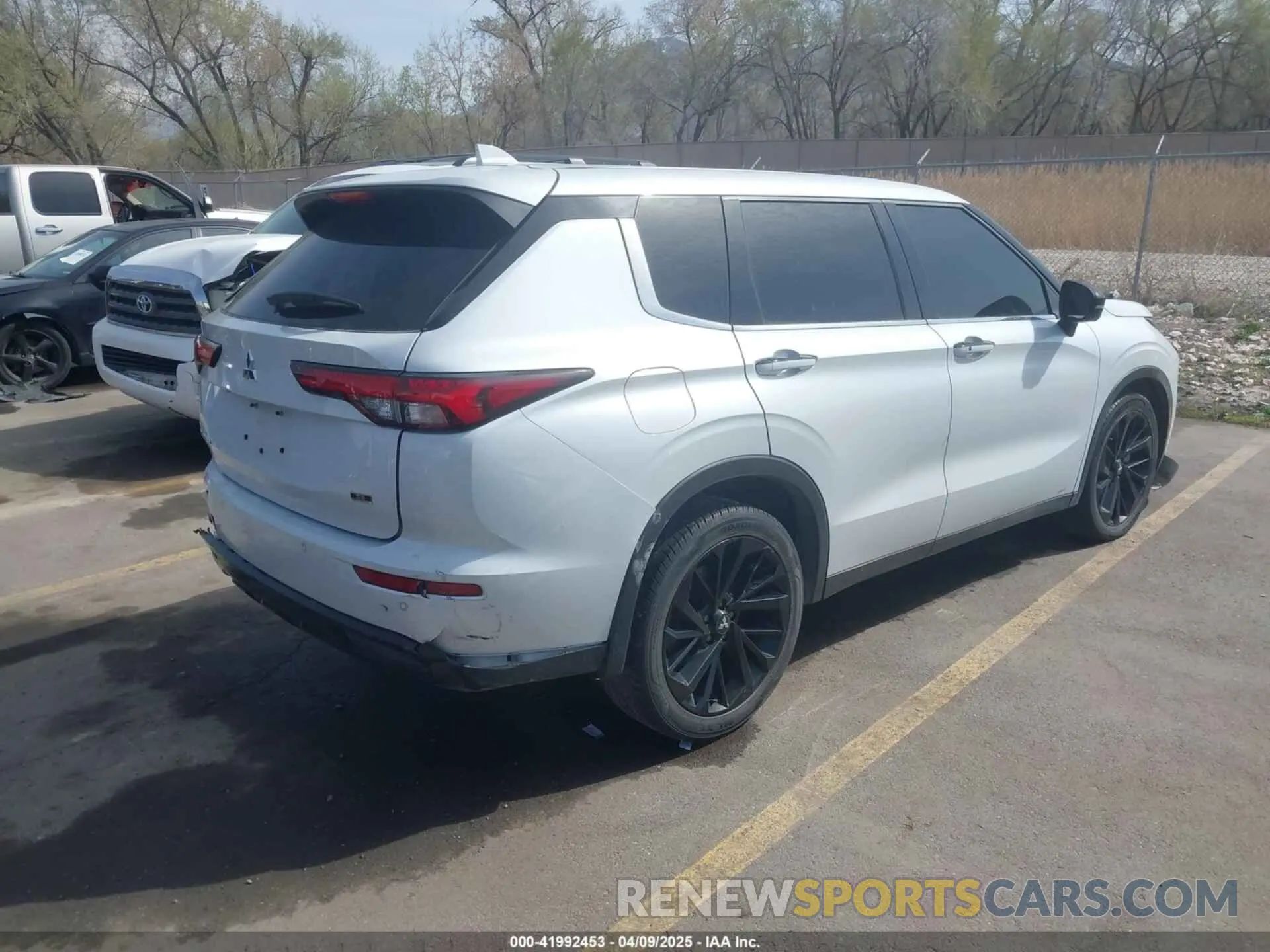 4 fotografías del automóvil dañado JA4J3UA85PZ023796 MITSUBISHI OUTLANDER 2023