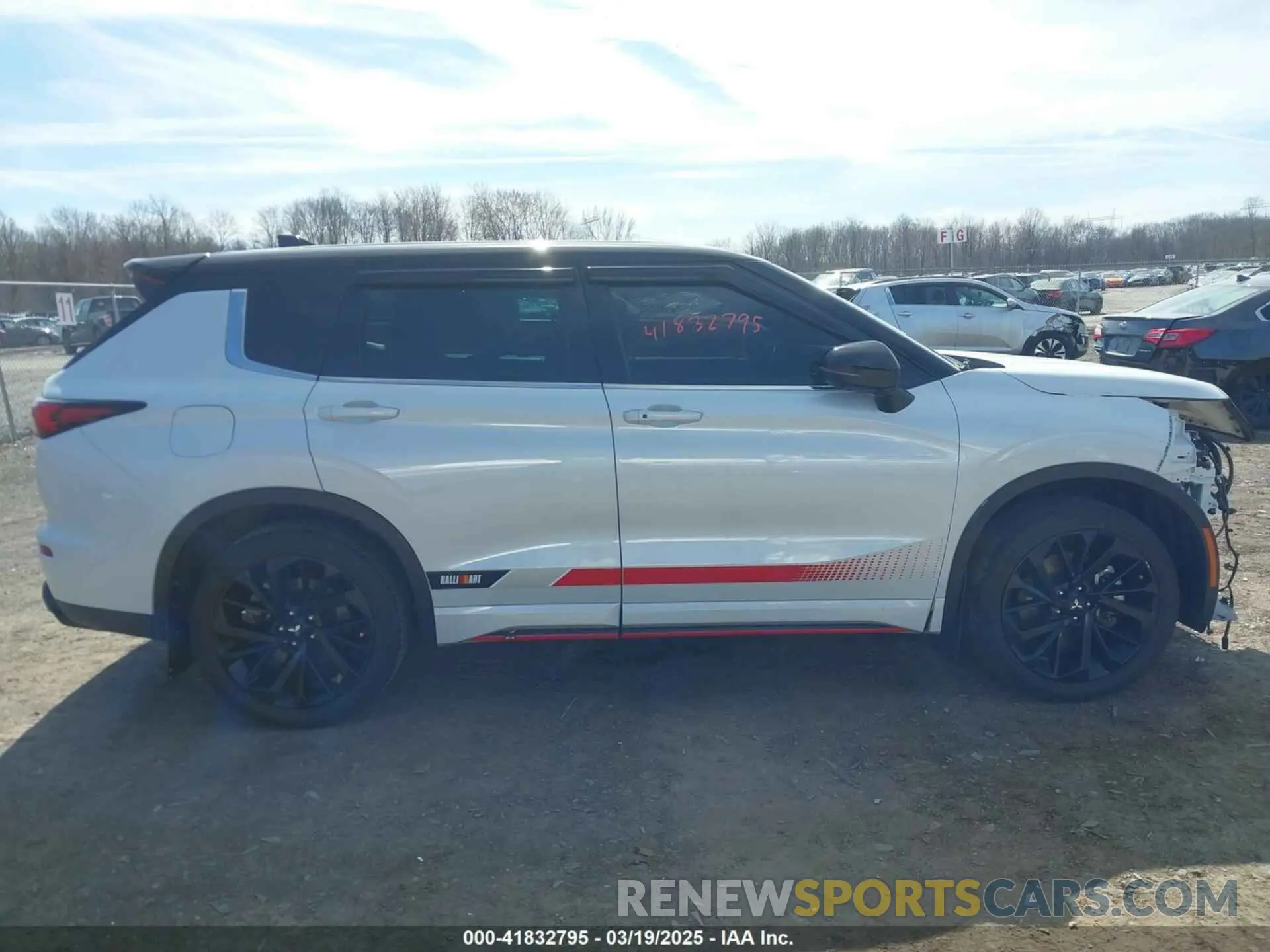 14 fotografías del automóvil dañado JA4J4UA89PZ033146 MITSUBISHI OUTLANDER 2023