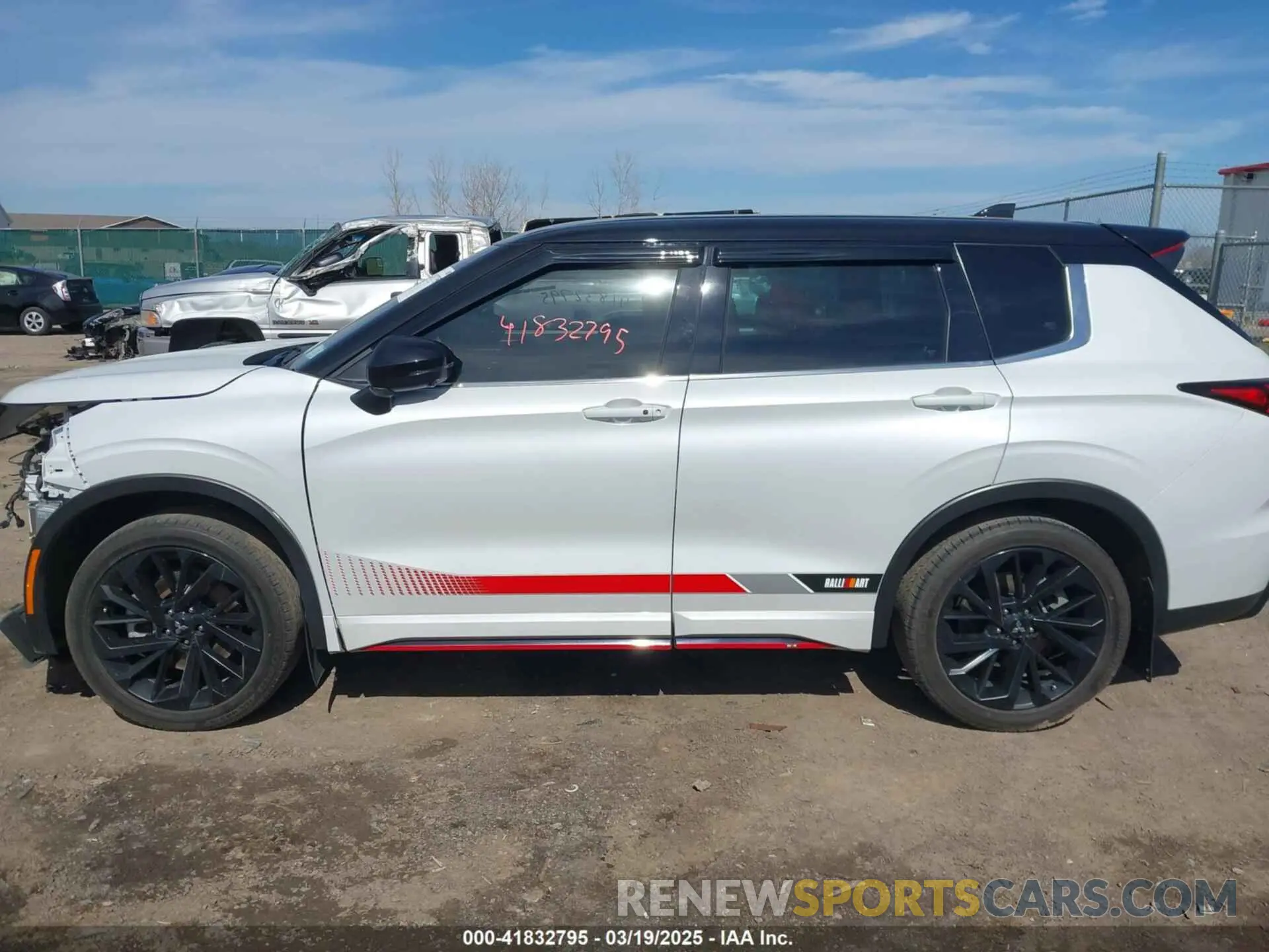 15 fotografías del automóvil dañado JA4J4UA89PZ033146 MITSUBISHI OUTLANDER 2023