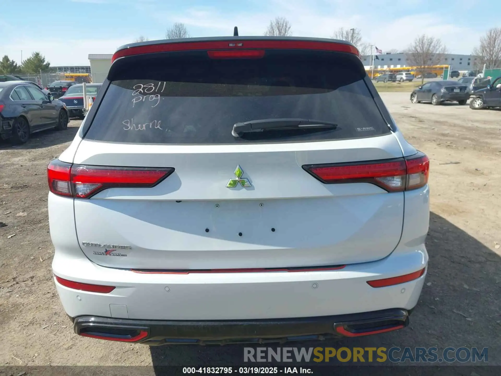 17 fotografías del automóvil dañado JA4J4UA89PZ033146 MITSUBISHI OUTLANDER 2023