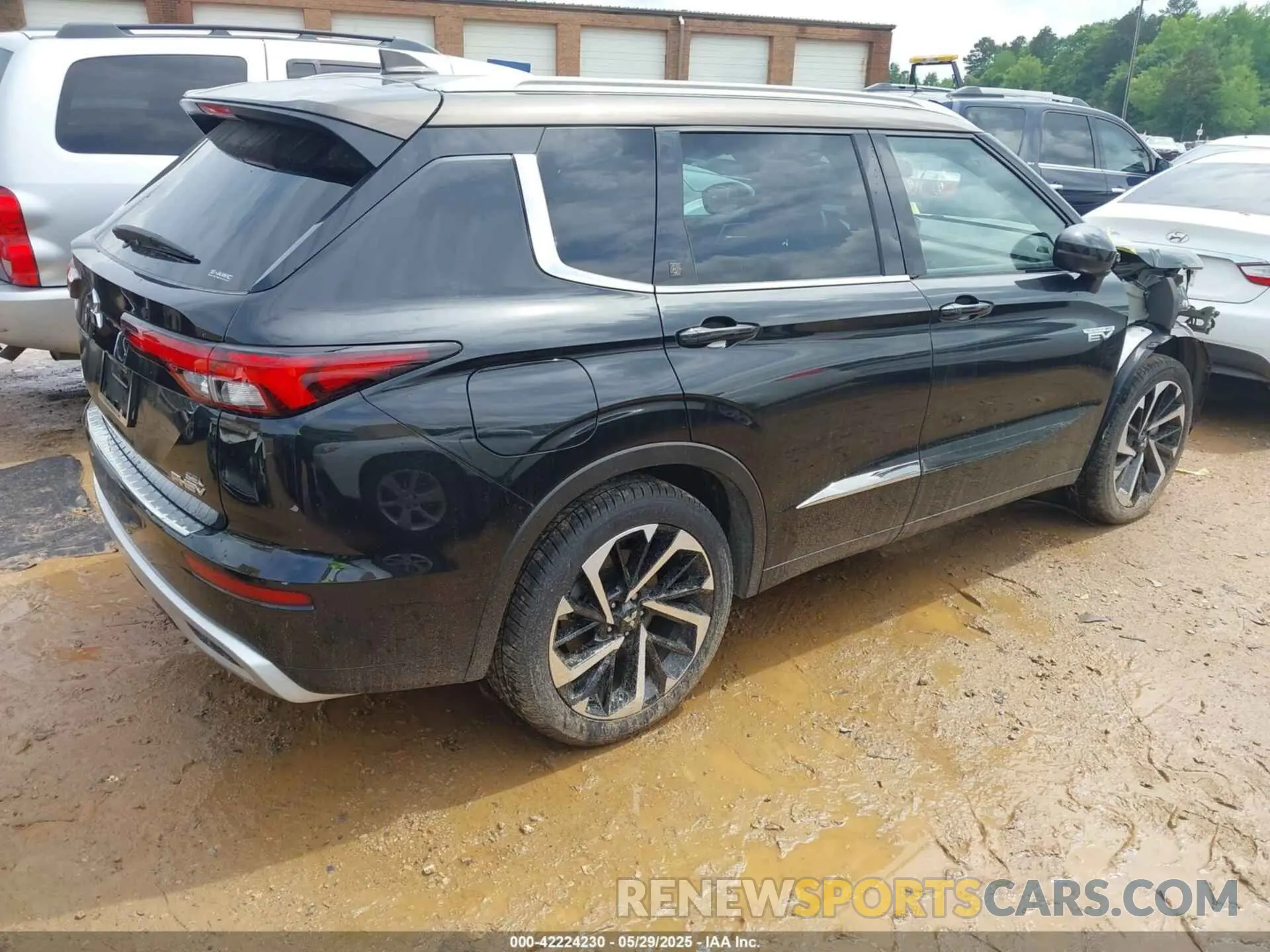 4 fotografías del automóvil dañado JA4T5VA90PZ034013 MITSUBISHI OUTLANDER 2023