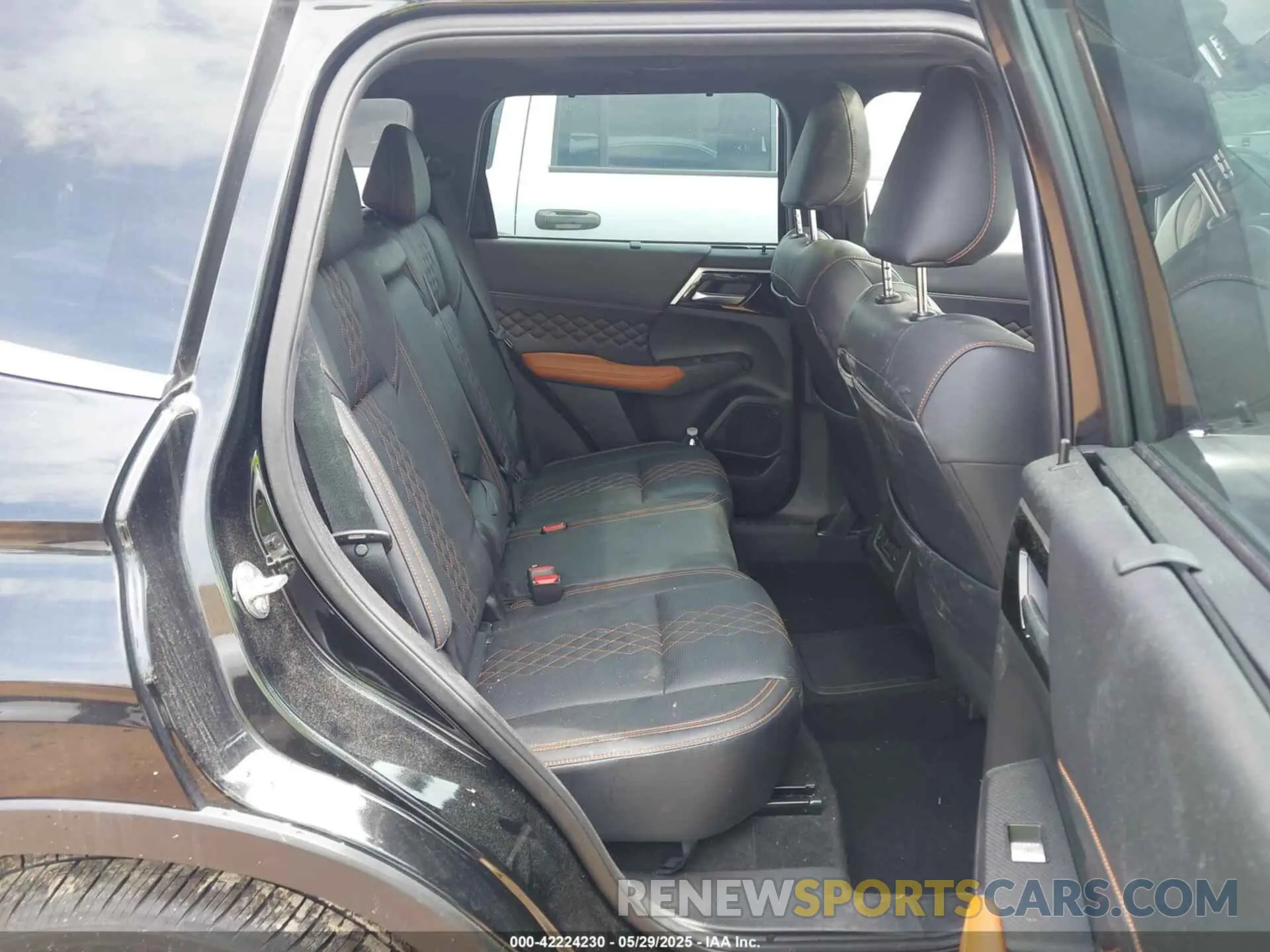 8 fotografías del automóvil dañado JA4T5VA90PZ034013 MITSUBISHI OUTLANDER 2023