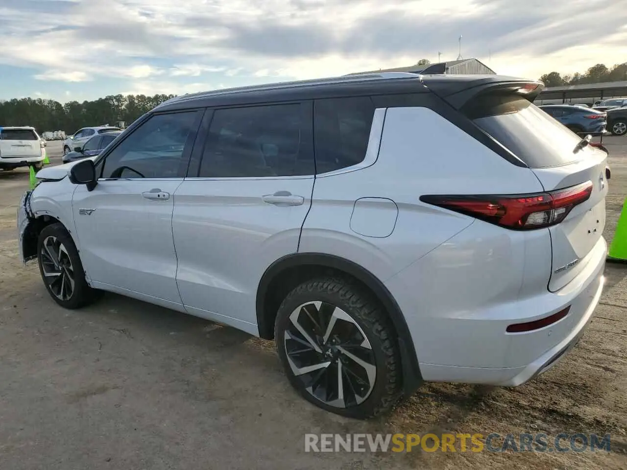 2 fotografías del automóvil dañado JA4T5VA98PZ045437 MITSUBISHI OUTLANDER 2023