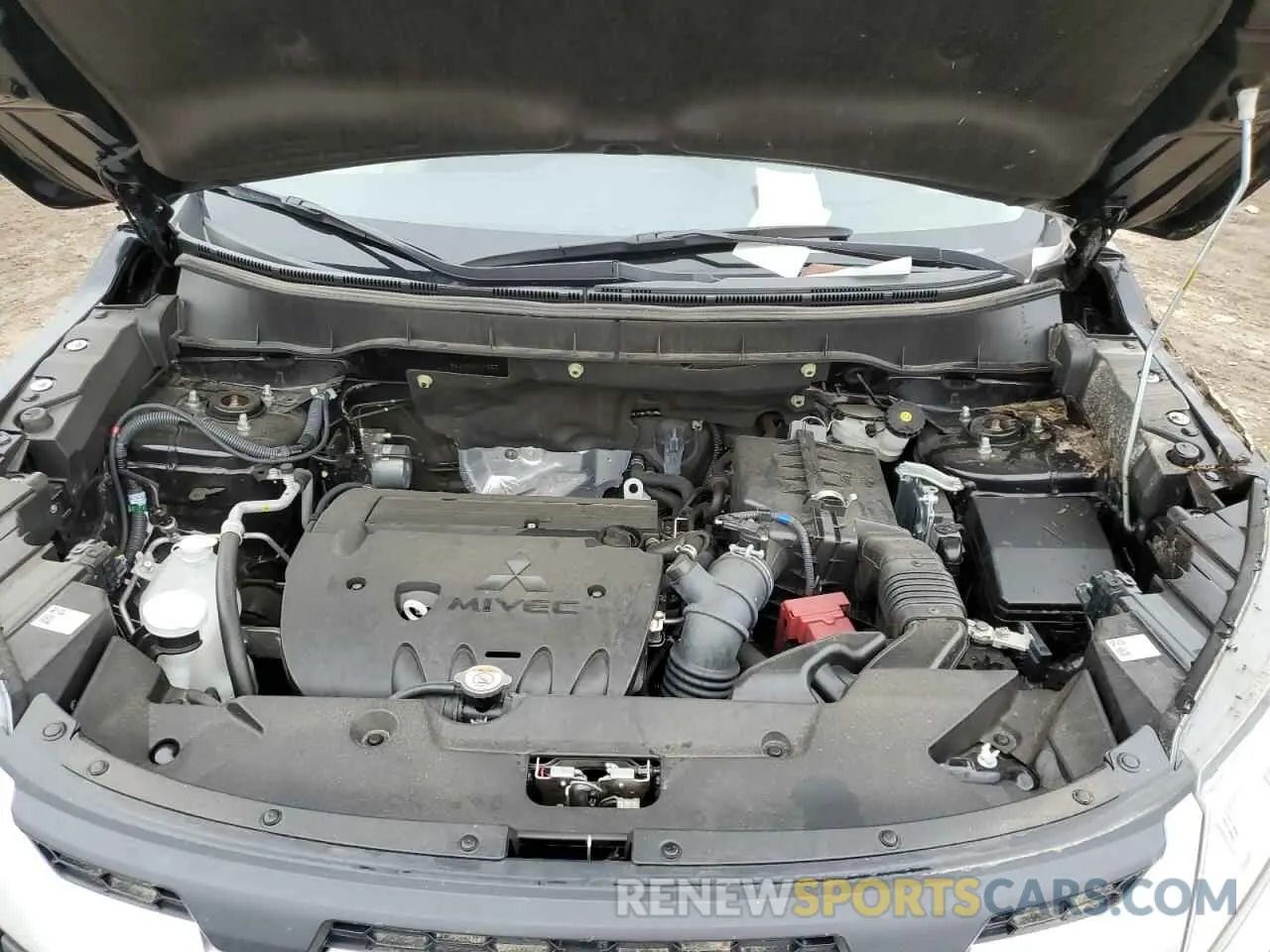 11 fotografías del automóvil dañado JA4ARUAU0RU009557 MITSUBISHI OUTLANDER 2024