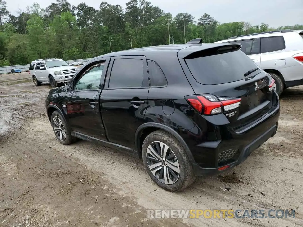 2 fotografías del automóvil dañado JA4ARUAU0RU009557 MITSUBISHI OUTLANDER 2024