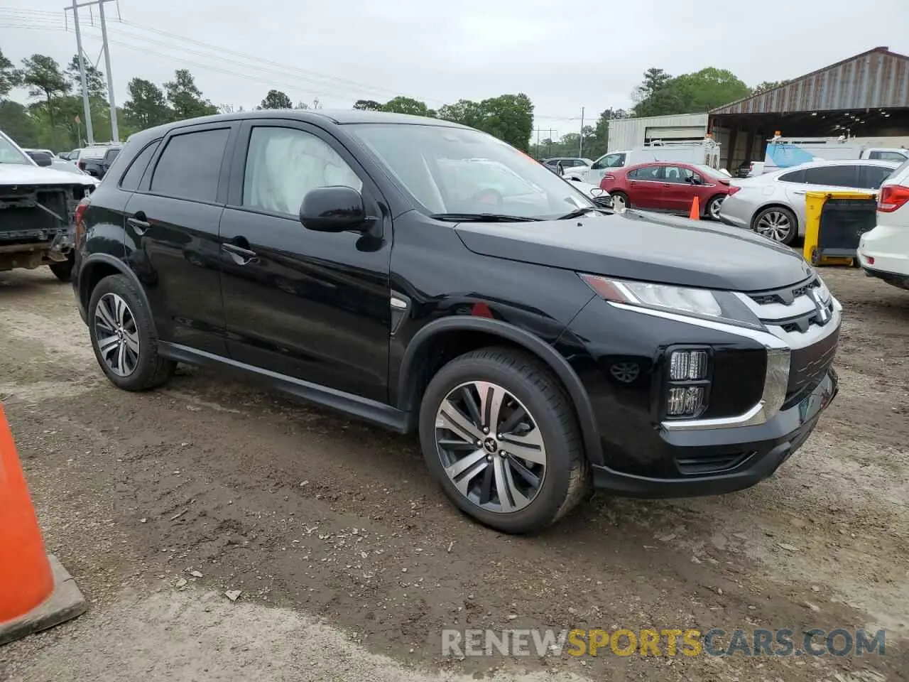 4 fotografías del automóvil dañado JA4ARUAU0RU009557 MITSUBISHI OUTLANDER 2024