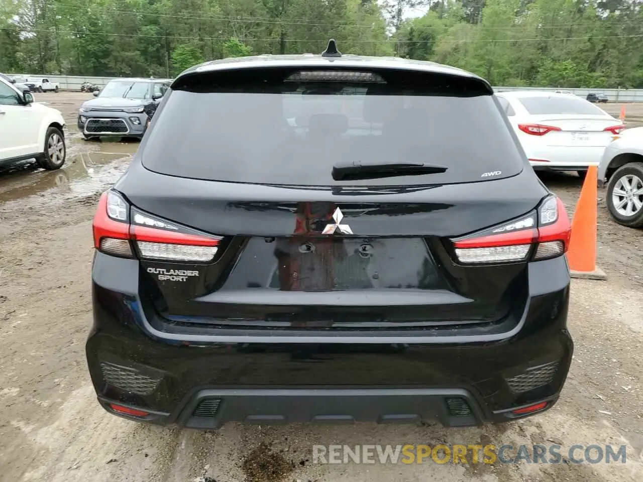 6 fotografías del automóvil dañado JA4ARUAU0RU009557 MITSUBISHI OUTLANDER 2024
