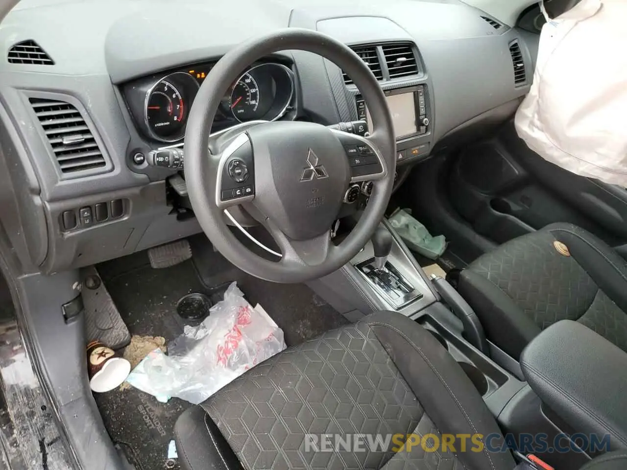 8 fotografías del automóvil dañado JA4ARUAU0RU009557 MITSUBISHI OUTLANDER 2024