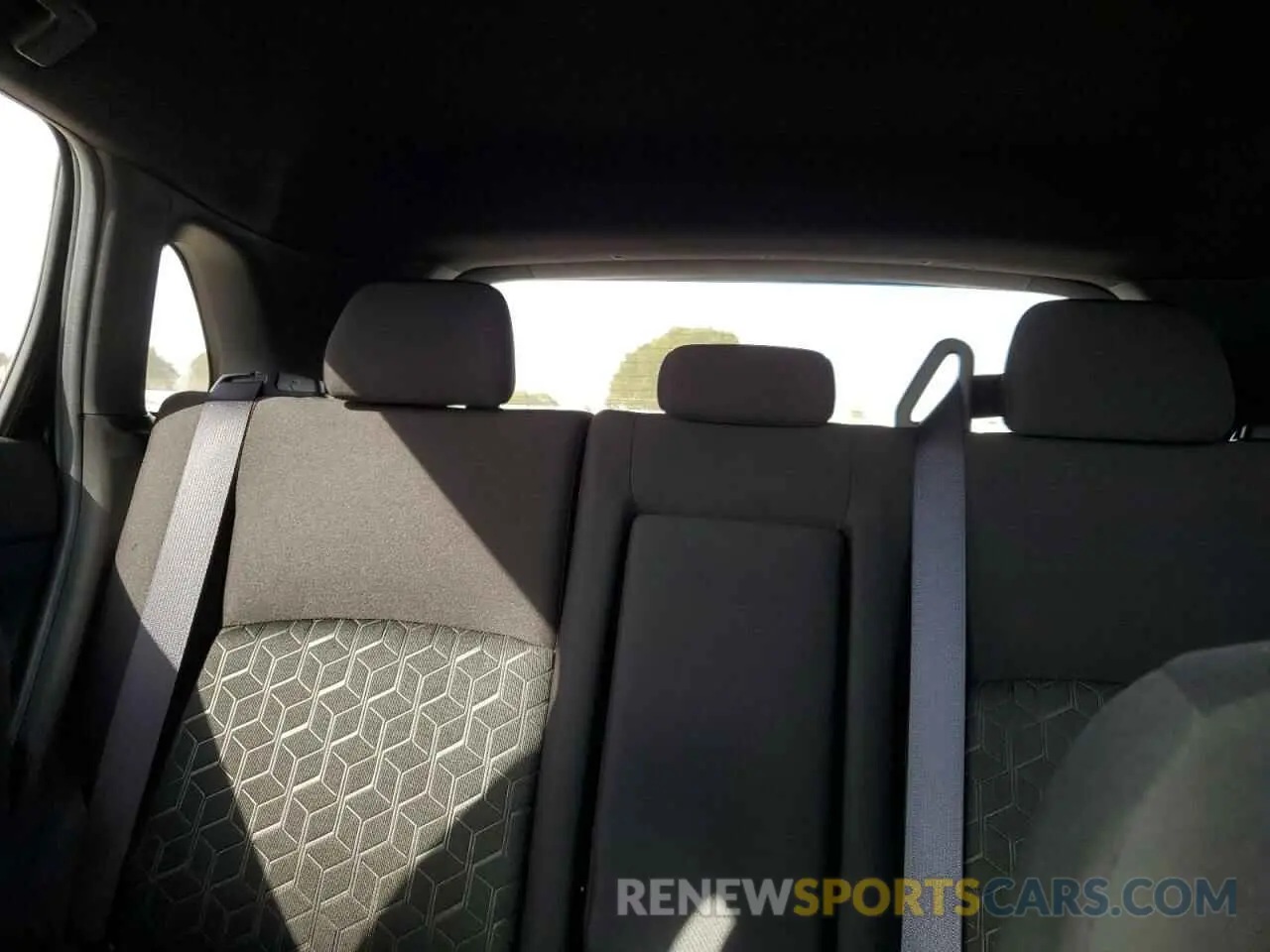 10 fotografías del automóvil dañado JA4ARUAU1RU005470 MITSUBISHI OUTLANDER 2024