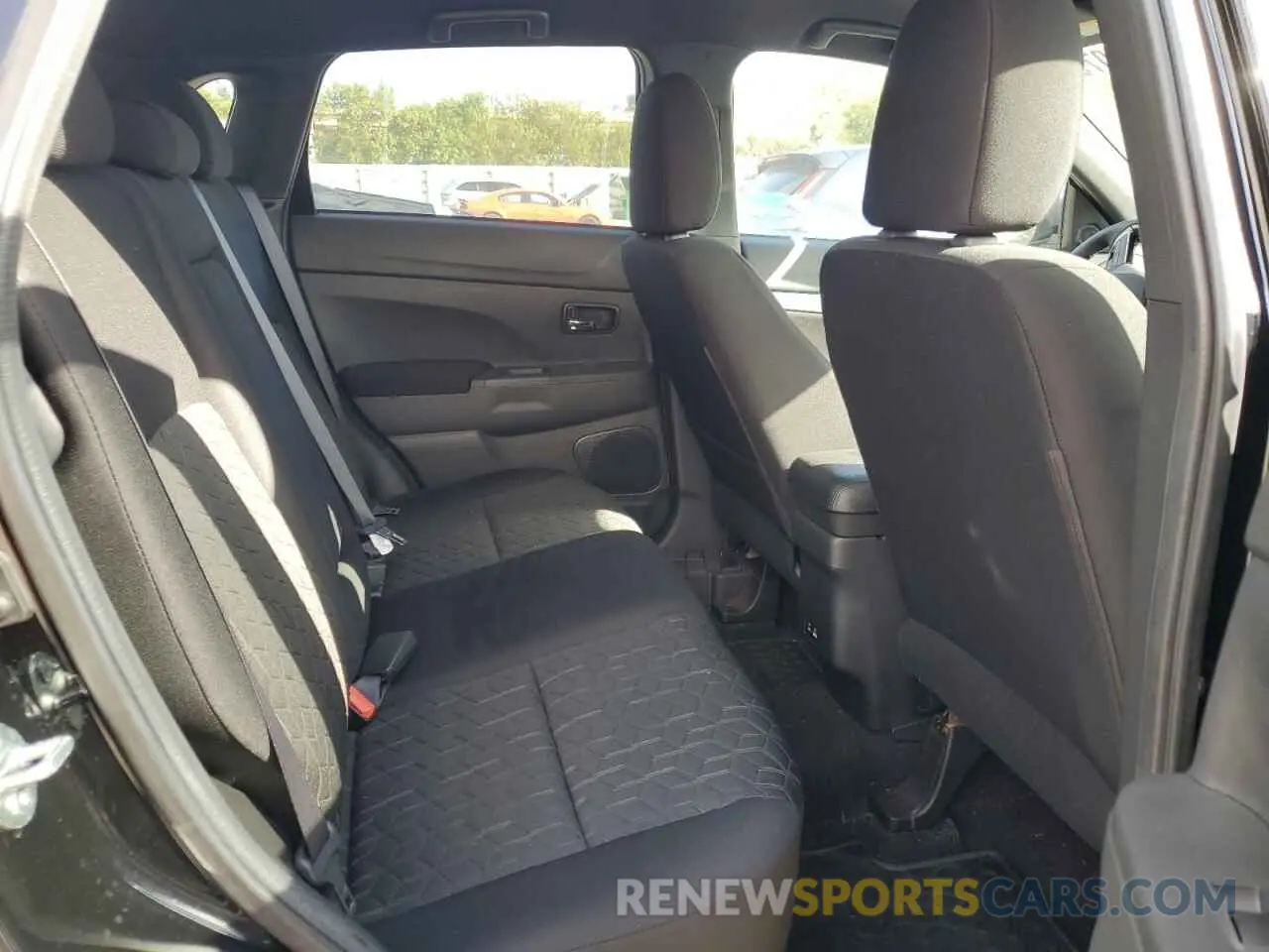 11 fotografías del automóvil dañado JA4ARUAU1RU005470 MITSUBISHI OUTLANDER 2024