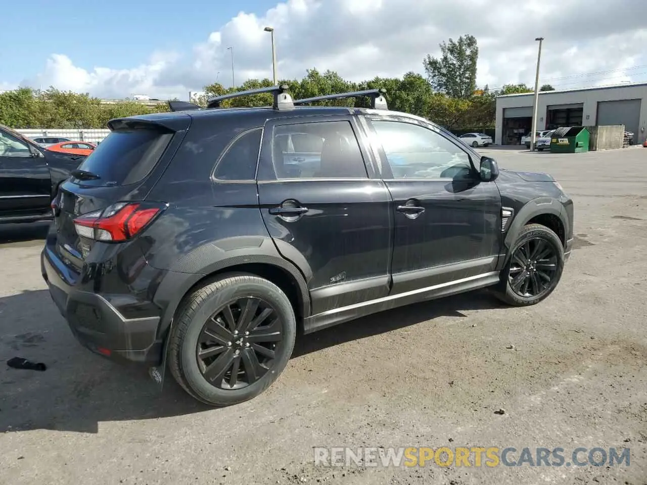 3 fotografías del automóvil dañado JA4ARUAU1RU005470 MITSUBISHI OUTLANDER 2024