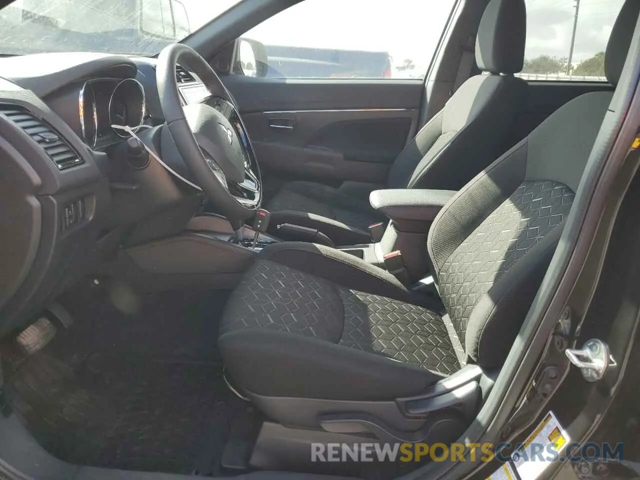7 fotografías del automóvil dañado JA4ARUAU1RU005470 MITSUBISHI OUTLANDER 2024