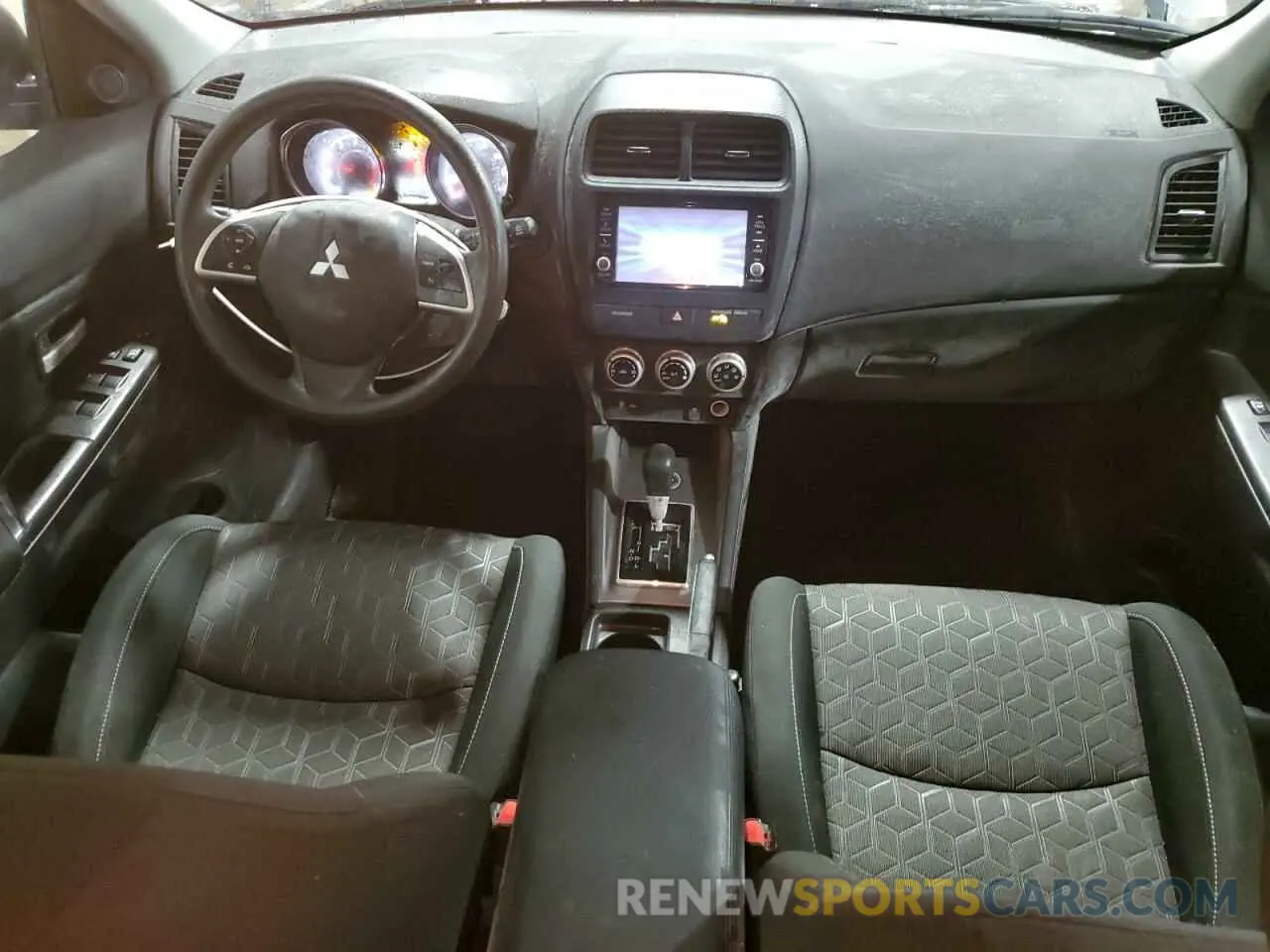 8 fotografías del automóvil dañado JA4ARUAU2RU004019 MITSUBISHI OUTLANDER 2024