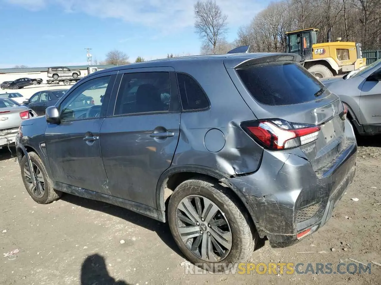 2 fotografías del automóvil dañado JA4ARUAU2RU006966 MITSUBISHI OUTLANDER 2024