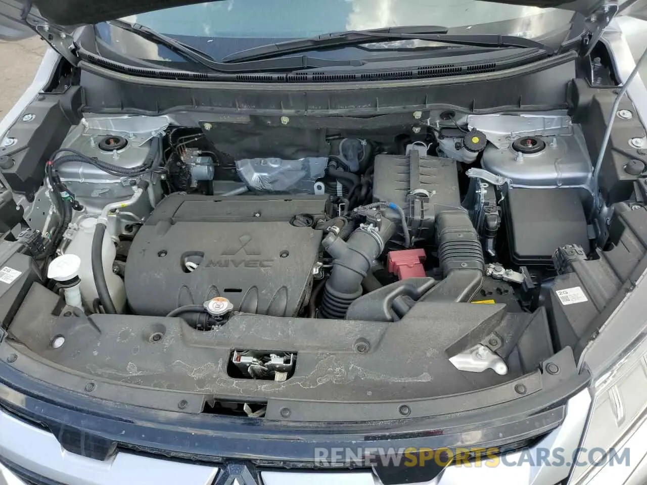 12 fotografías del automóvil dañado JA4ARUAU2RU014484 MITSUBISHI OUTLANDER 2024
