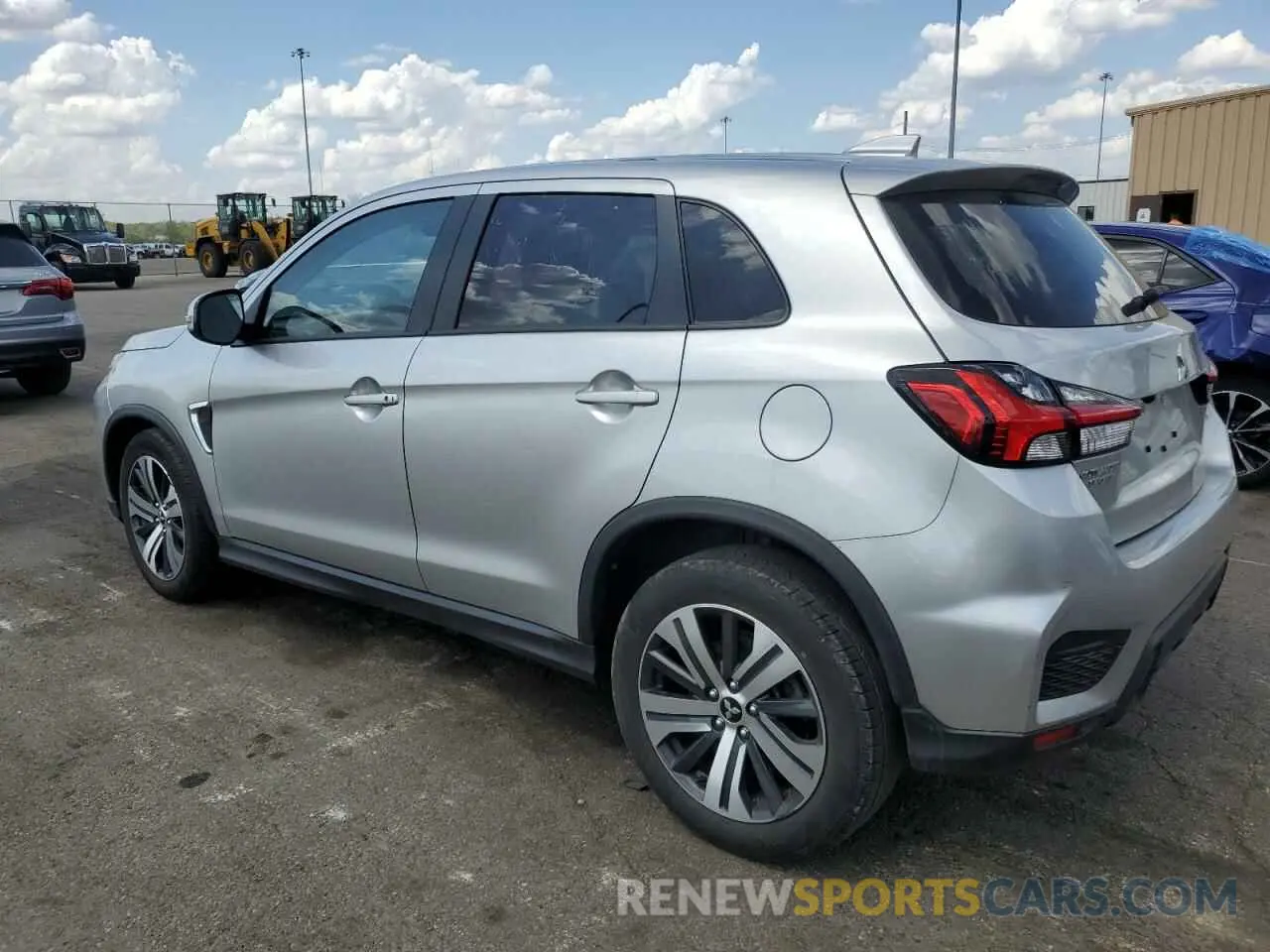 2 fotografías del automóvil dañado JA4ARUAU2RU014484 MITSUBISHI OUTLANDER 2024