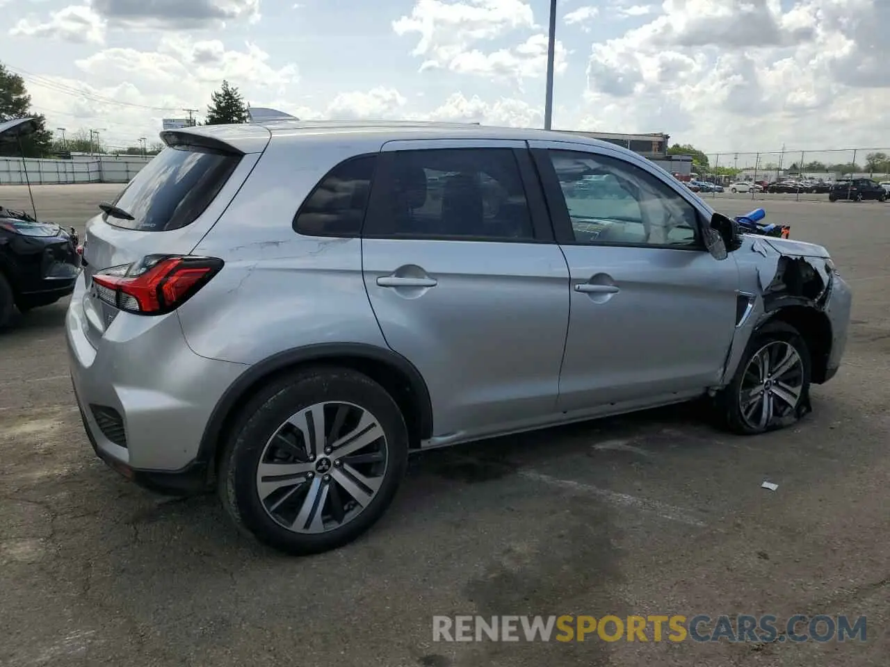 3 fotografías del automóvil dañado JA4ARUAU2RU014484 MITSUBISHI OUTLANDER 2024