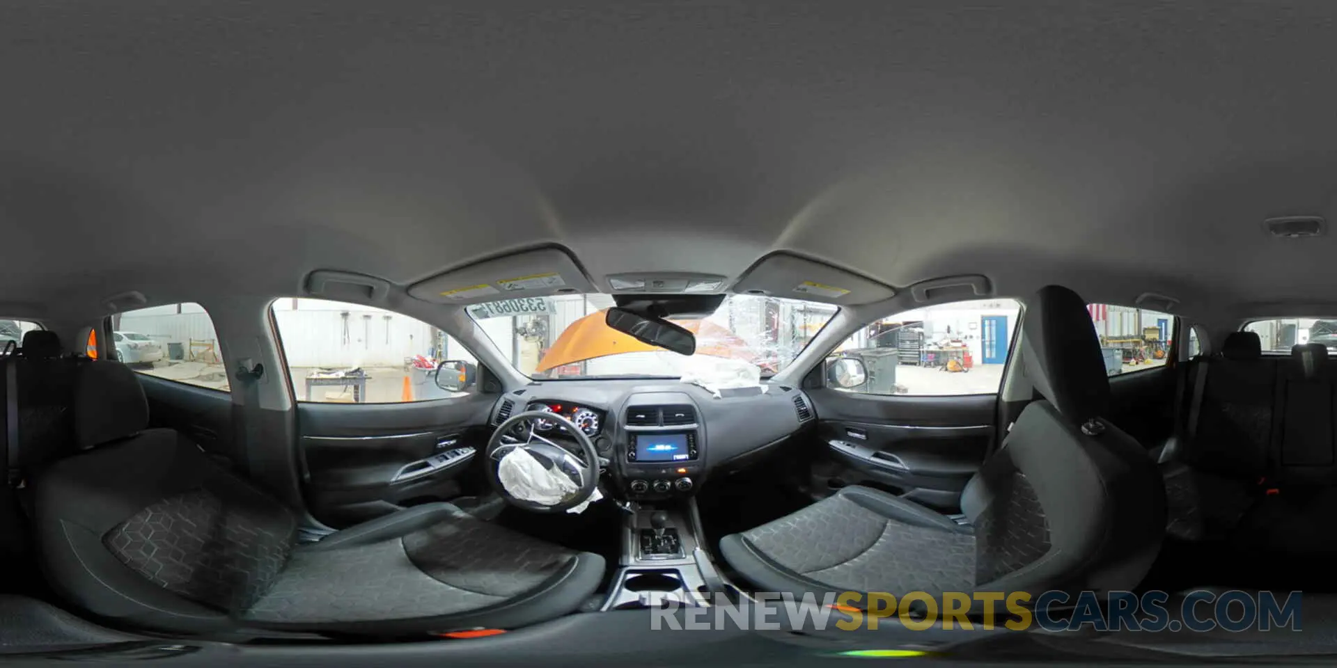 14 fotografías del automóvil dañado JA4ARUAU2RU014761 MITSUBISHI OUTLANDER 2024
