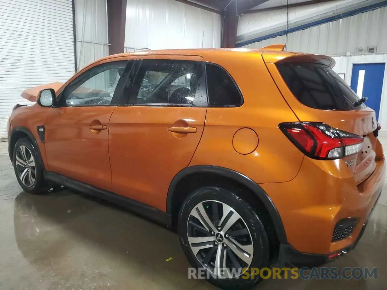 2 fotografías del automóvil dañado JA4ARUAU2RU014761 MITSUBISHI OUTLANDER 2024