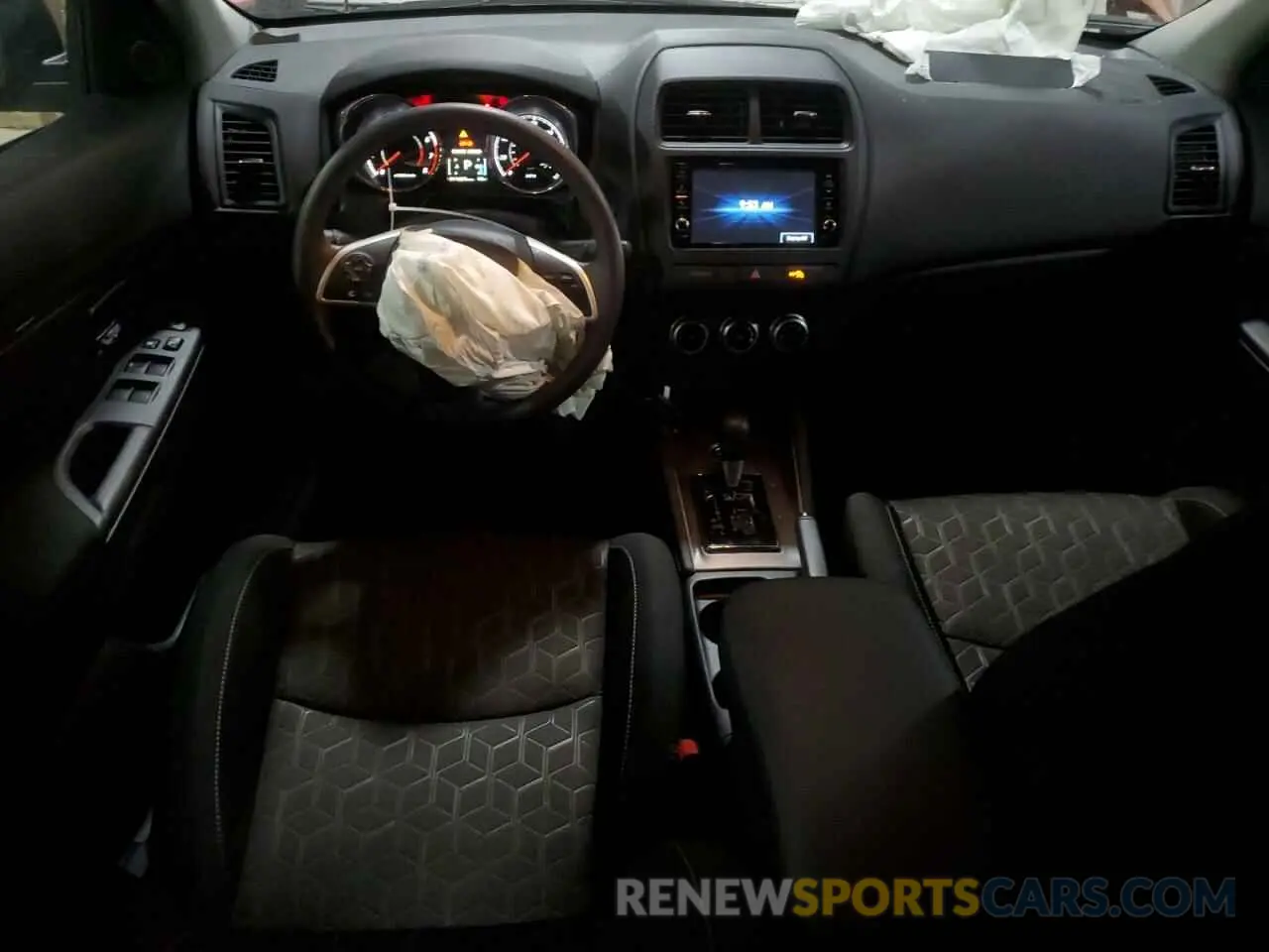8 fotografías del automóvil dañado JA4ARUAU2RU014761 MITSUBISHI OUTLANDER 2024