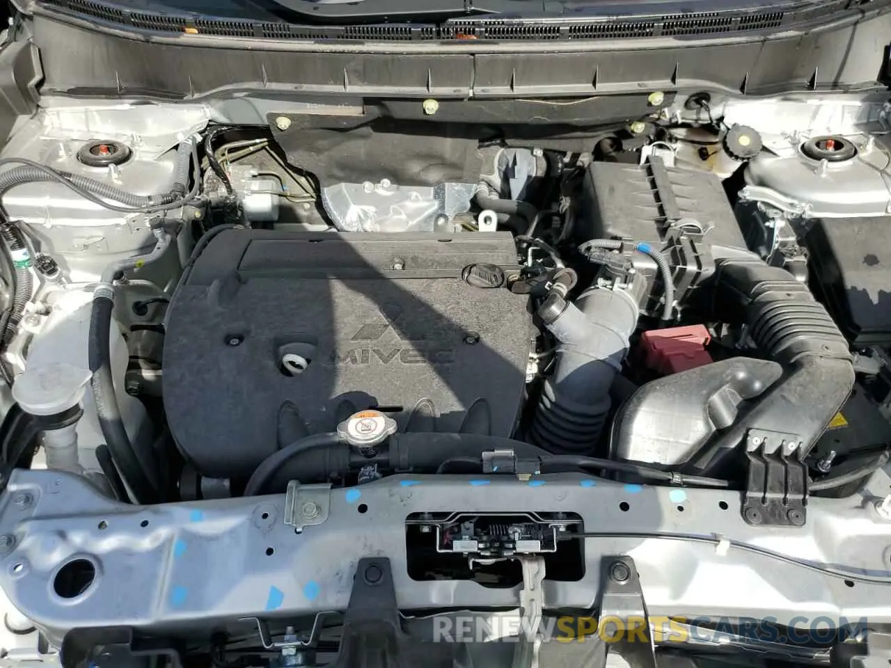 12 fotografías del automóvil dañado JA4ARUAU2RU016574 MITSUBISHI OUTLANDER 2024