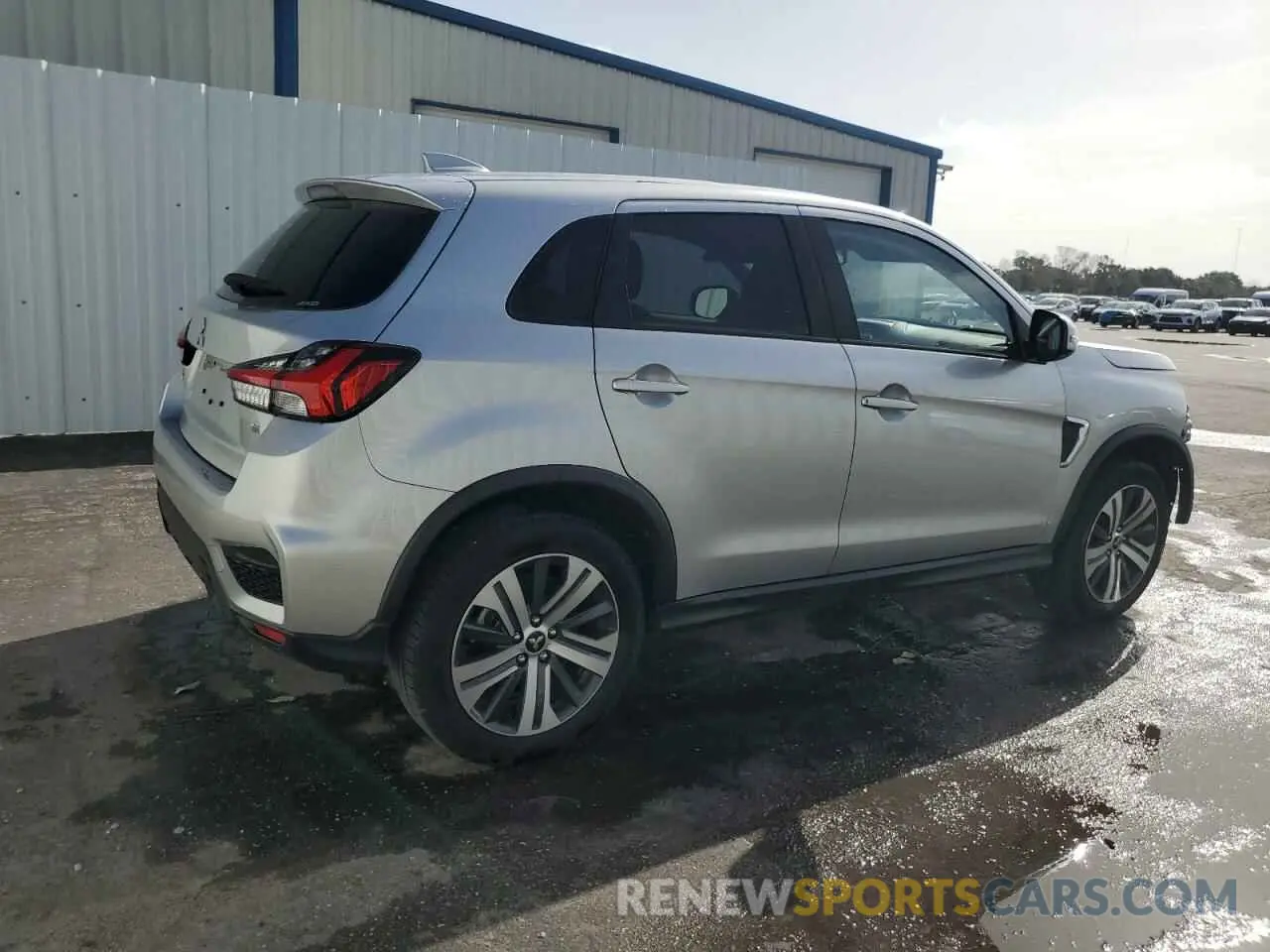 3 fotografías del automóvil dañado JA4ARUAU2RU016574 MITSUBISHI OUTLANDER 2024