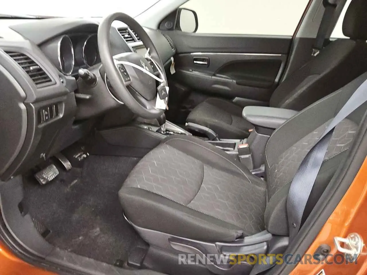 7 fotografías del automóvil dañado JA4ARUAU3RU000691 MITSUBISHI OUTLANDER 2024