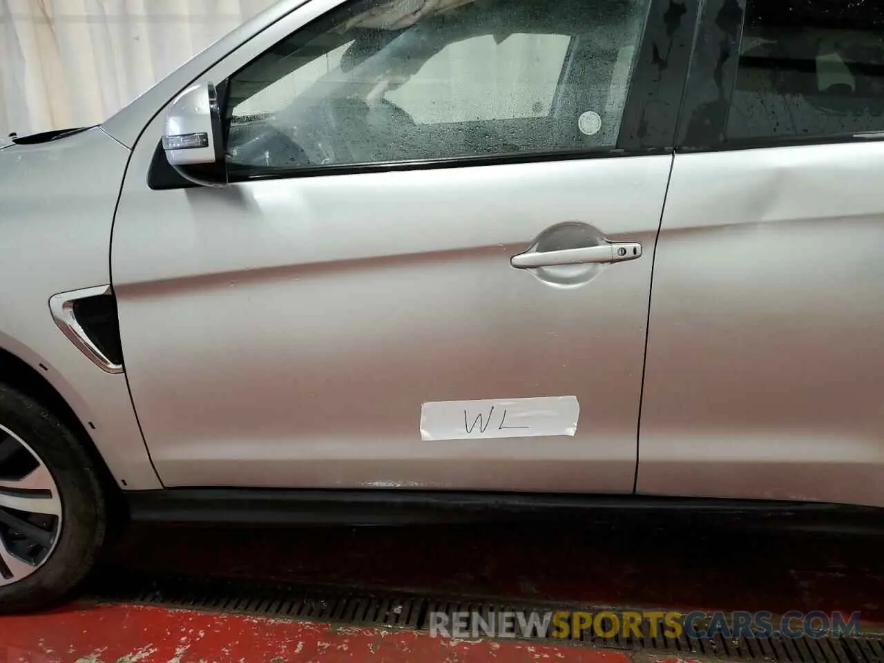 13 fotografías del automóvil dañado JA4ARUAU3RU004188 MITSUBISHI OUTLANDER 2024