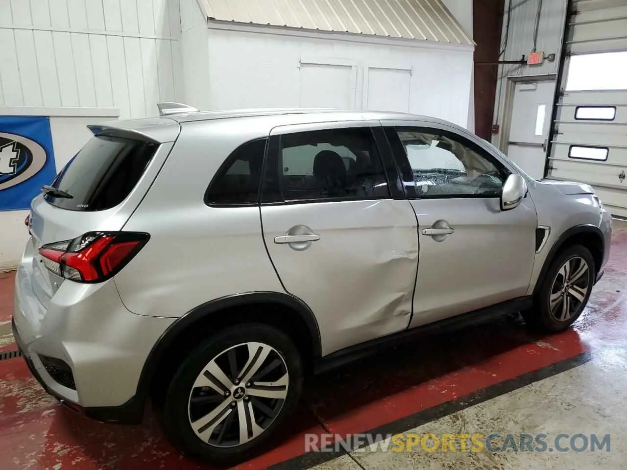3 fotografías del automóvil dañado JA4ARUAU3RU004188 MITSUBISHI OUTLANDER 2024