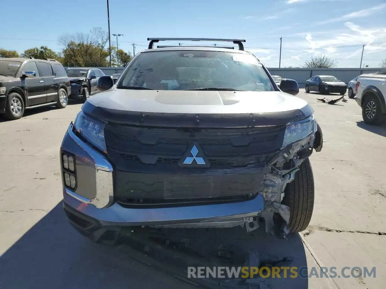 5 fotografías del automóvil dañado JA4ARUAU4RU005303 MITSUBISHI OUTLANDER 2024
