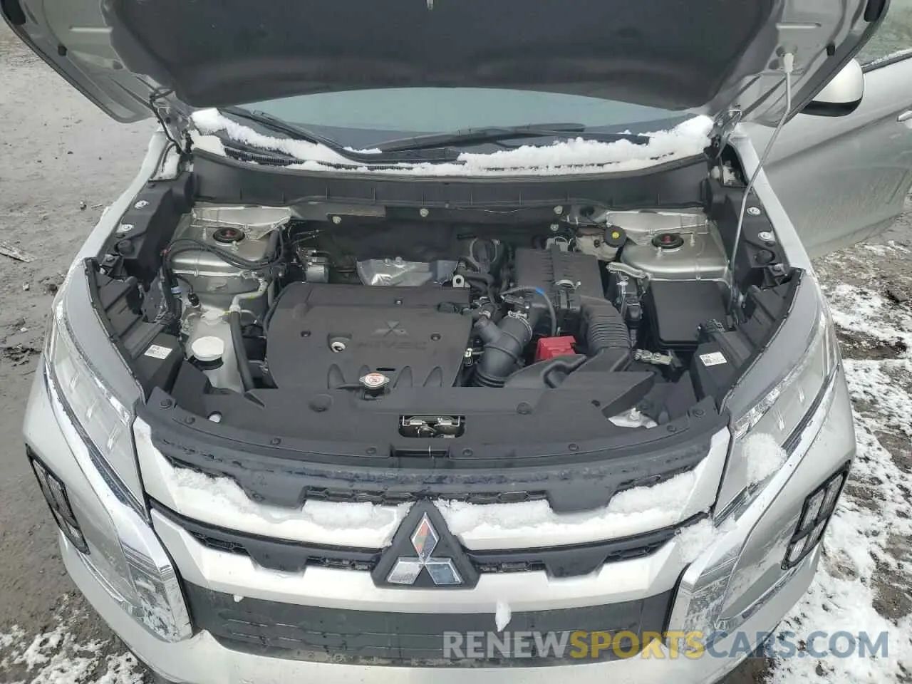 12 fotografías del automóvil dañado JA4ARUAU4RU011621 MITSUBISHI OUTLANDER 2024