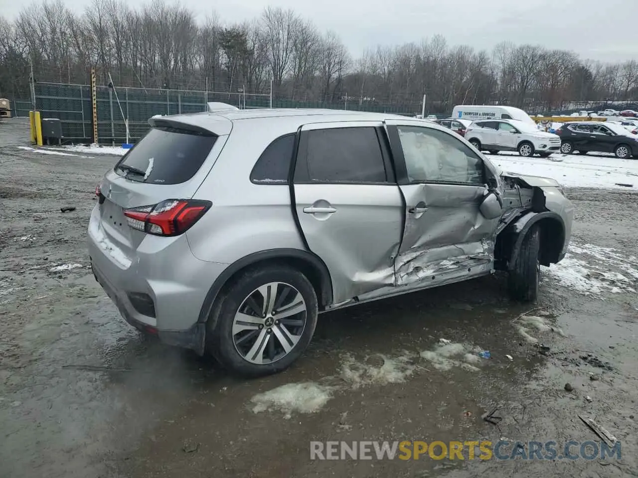 3 fotografías del automóvil dañado JA4ARUAU4RU011621 MITSUBISHI OUTLANDER 2024