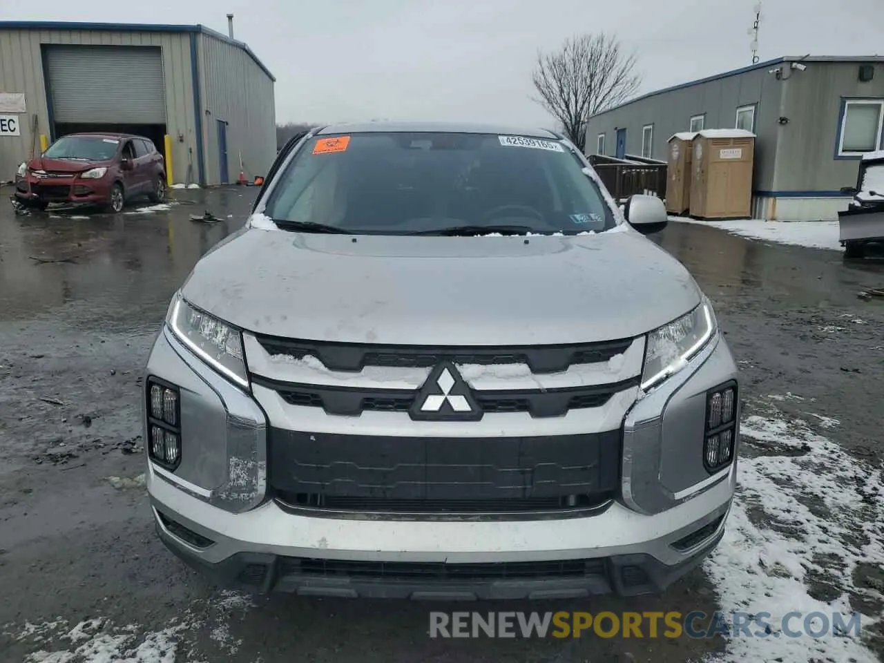 5 fotografías del automóvil dañado JA4ARUAU4RU011621 MITSUBISHI OUTLANDER 2024