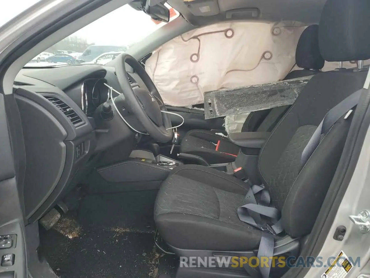 7 fotografías del automóvil dañado JA4ARUAU4RU011621 MITSUBISHI OUTLANDER 2024