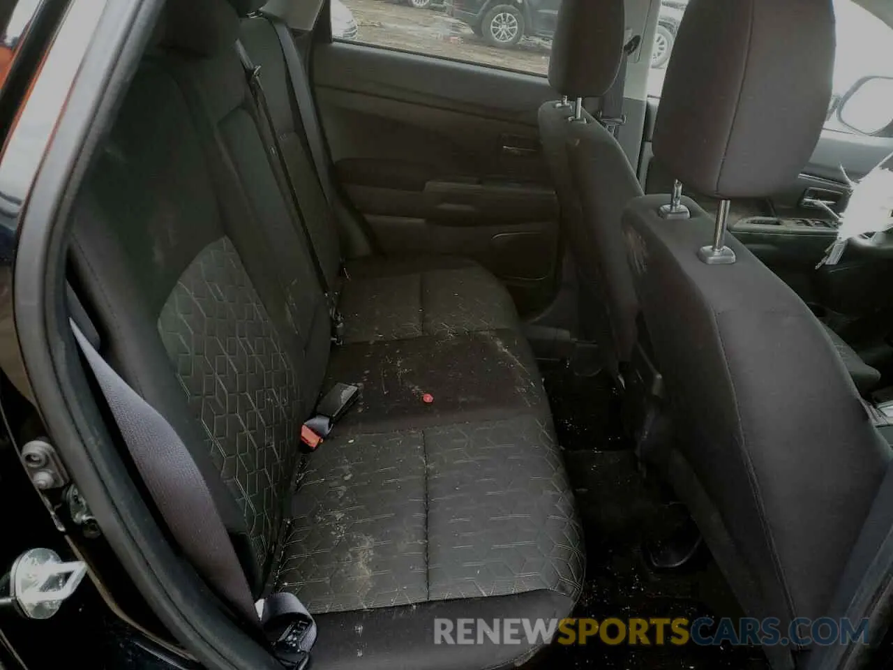10 fotografías del automóvil dañado JA4ARUAU4RU015927 MITSUBISHI OUTLANDER 2024