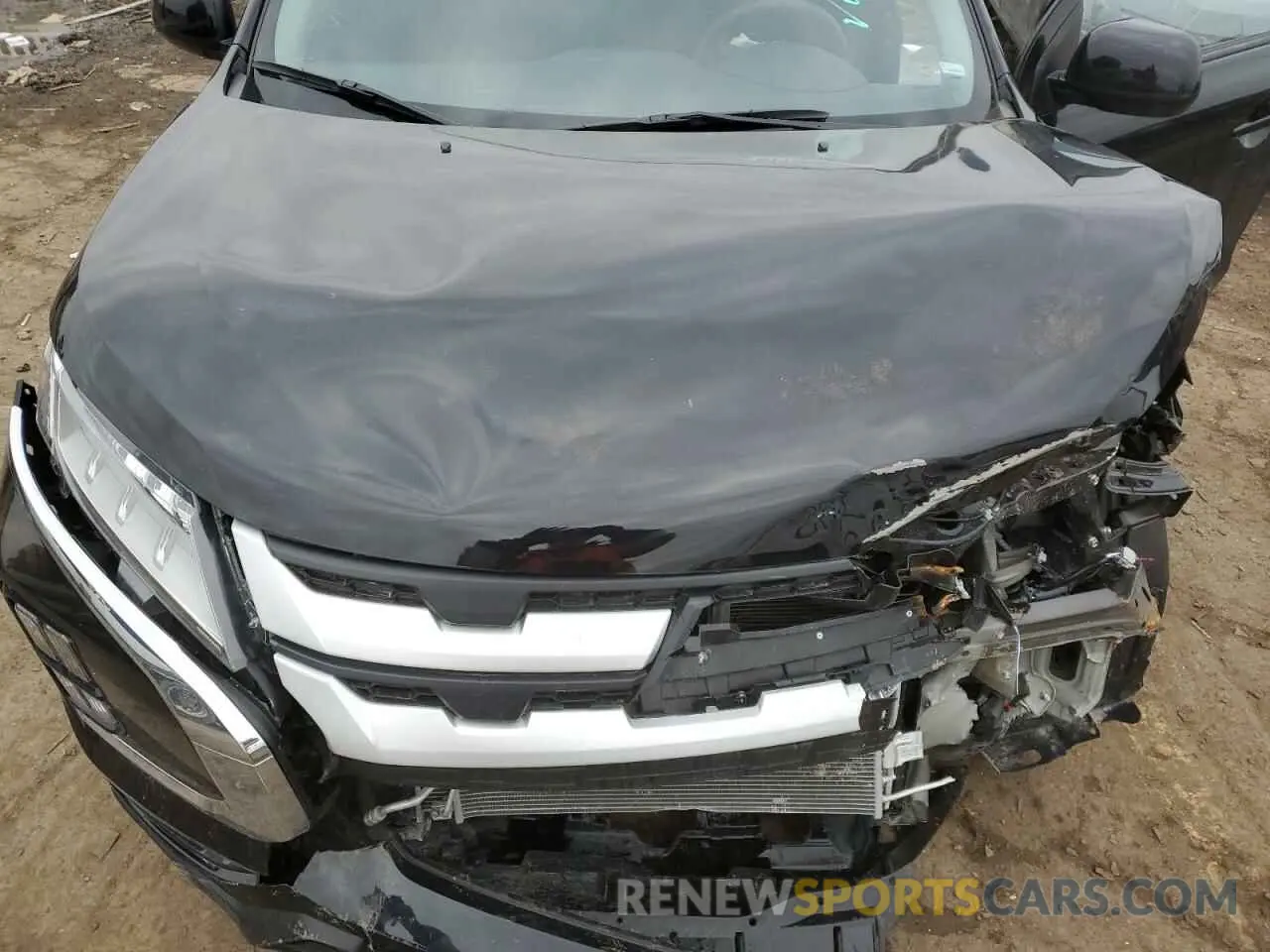11 fotografías del automóvil dañado JA4ARUAU4RU015927 MITSUBISHI OUTLANDER 2024