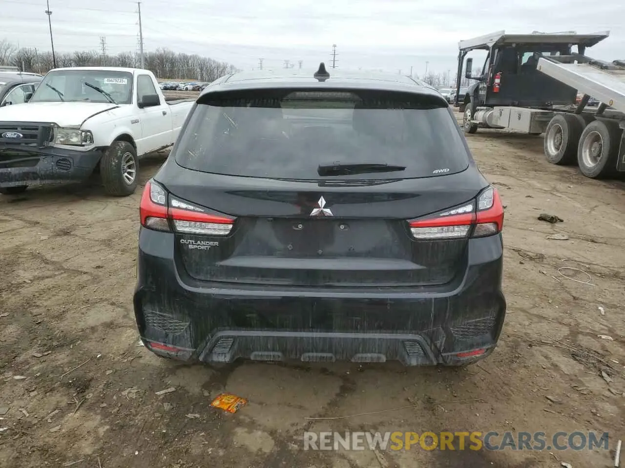 6 fotografías del automóvil dañado JA4ARUAU4RU015927 MITSUBISHI OUTLANDER 2024